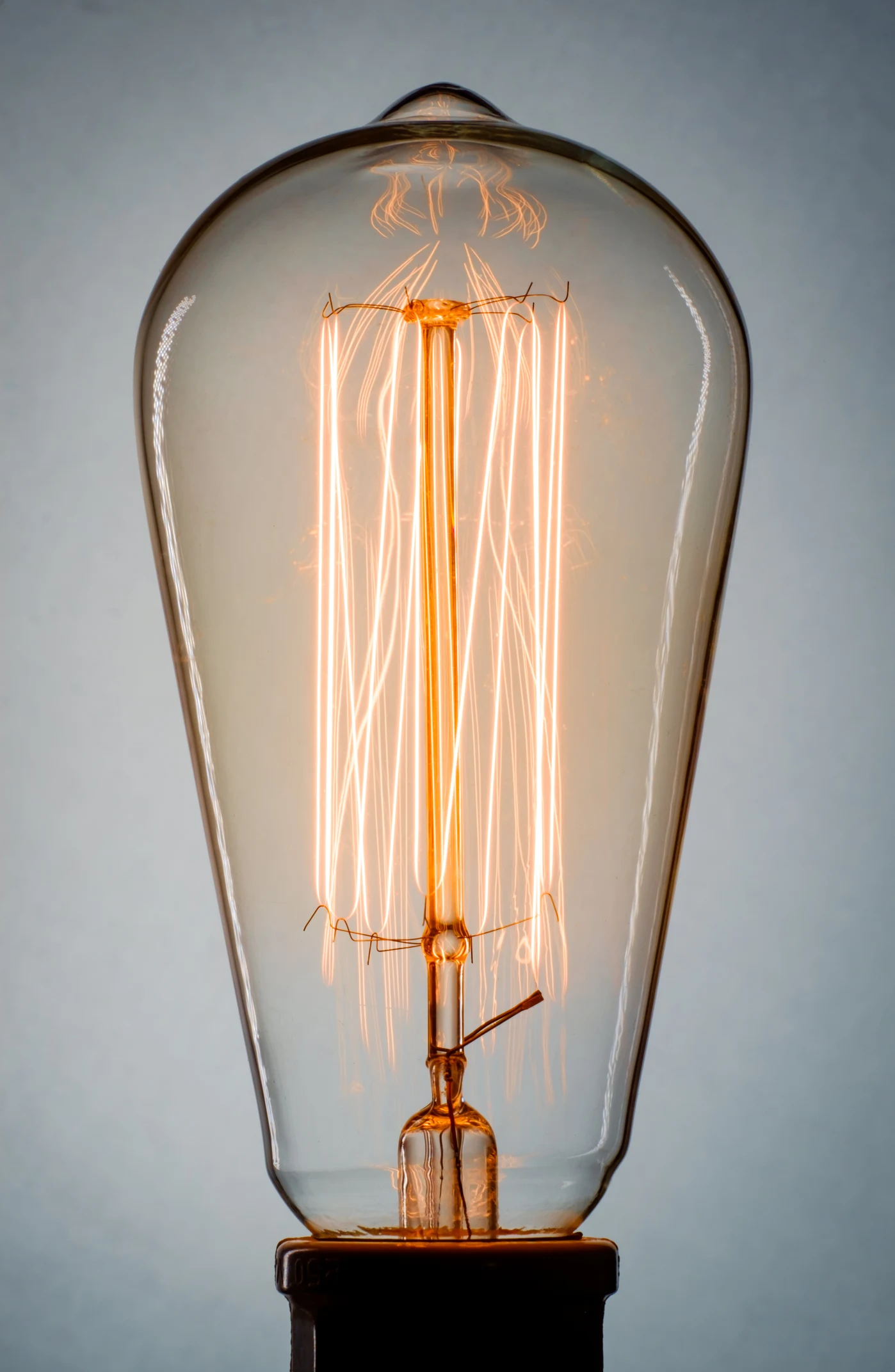 ¿Qué tipo de bombillas debo usar para gastar menos?