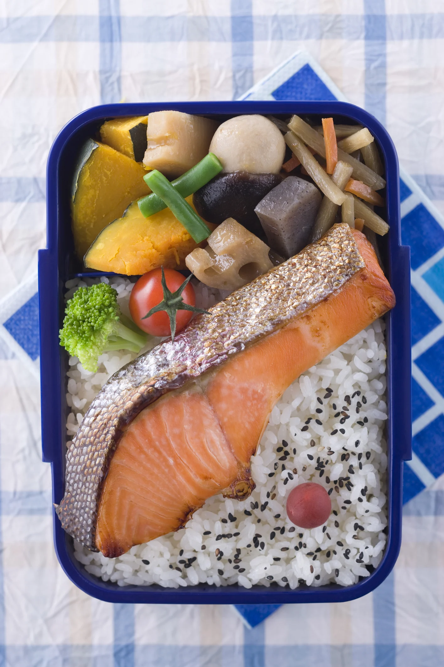 代打の「鮭の塩焼き」逆にレア感? 崎陽軒シウマイ弁当品切れ相次ぐ