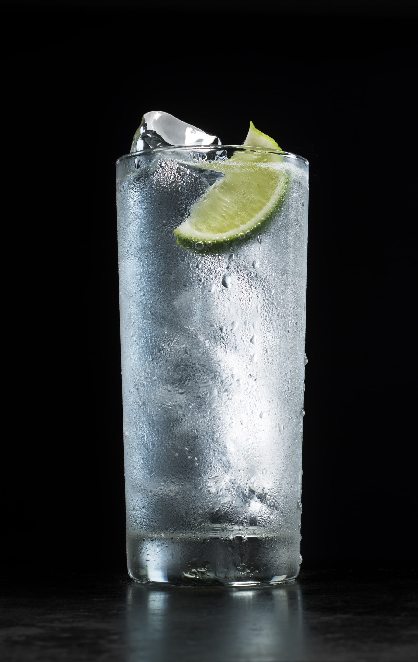 ¿Cuáles son los beneficios de tomar un vaso de agua en ayunas?