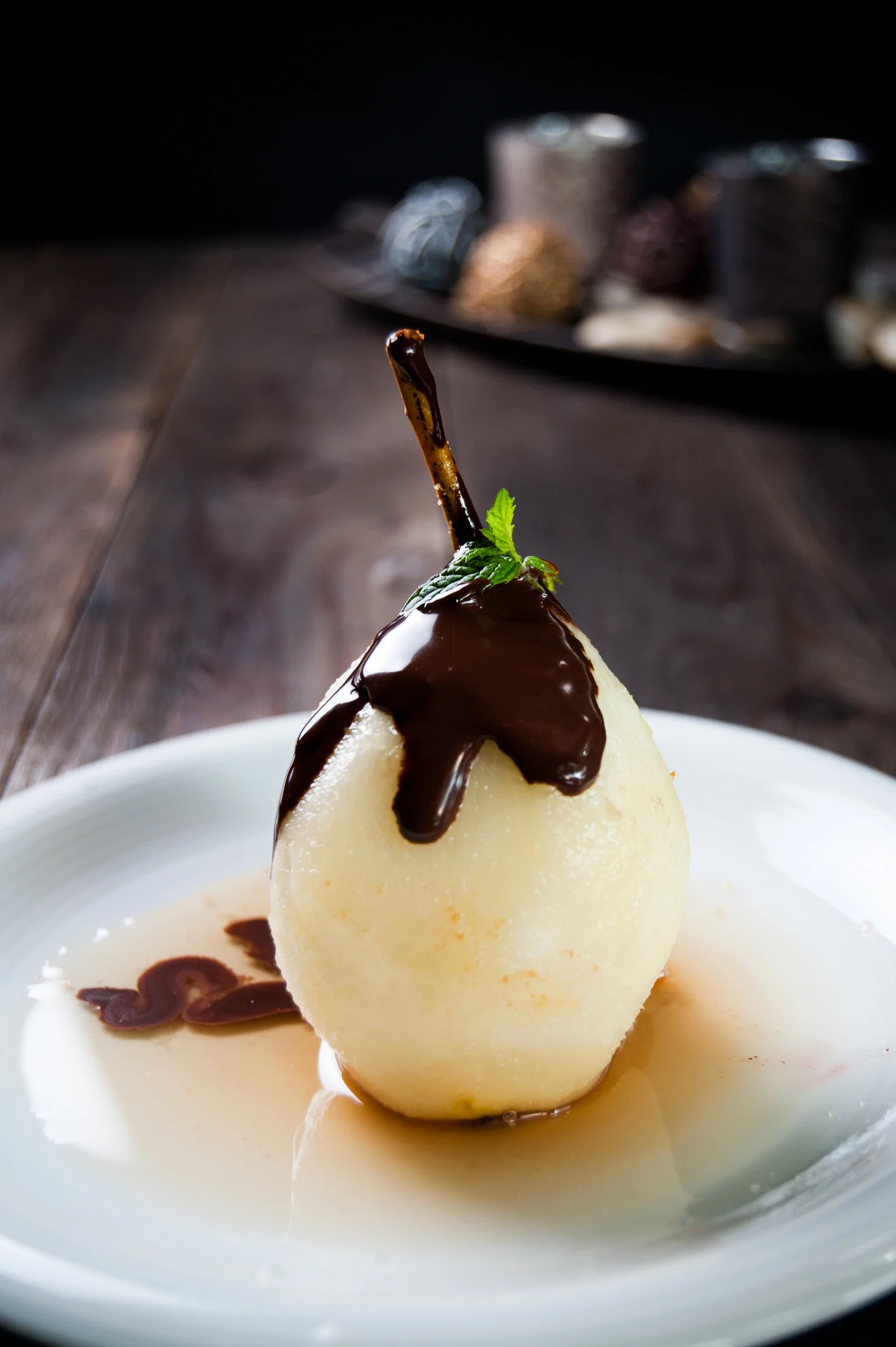 Receta de peras confitadas con chocolate, un postre delicioso