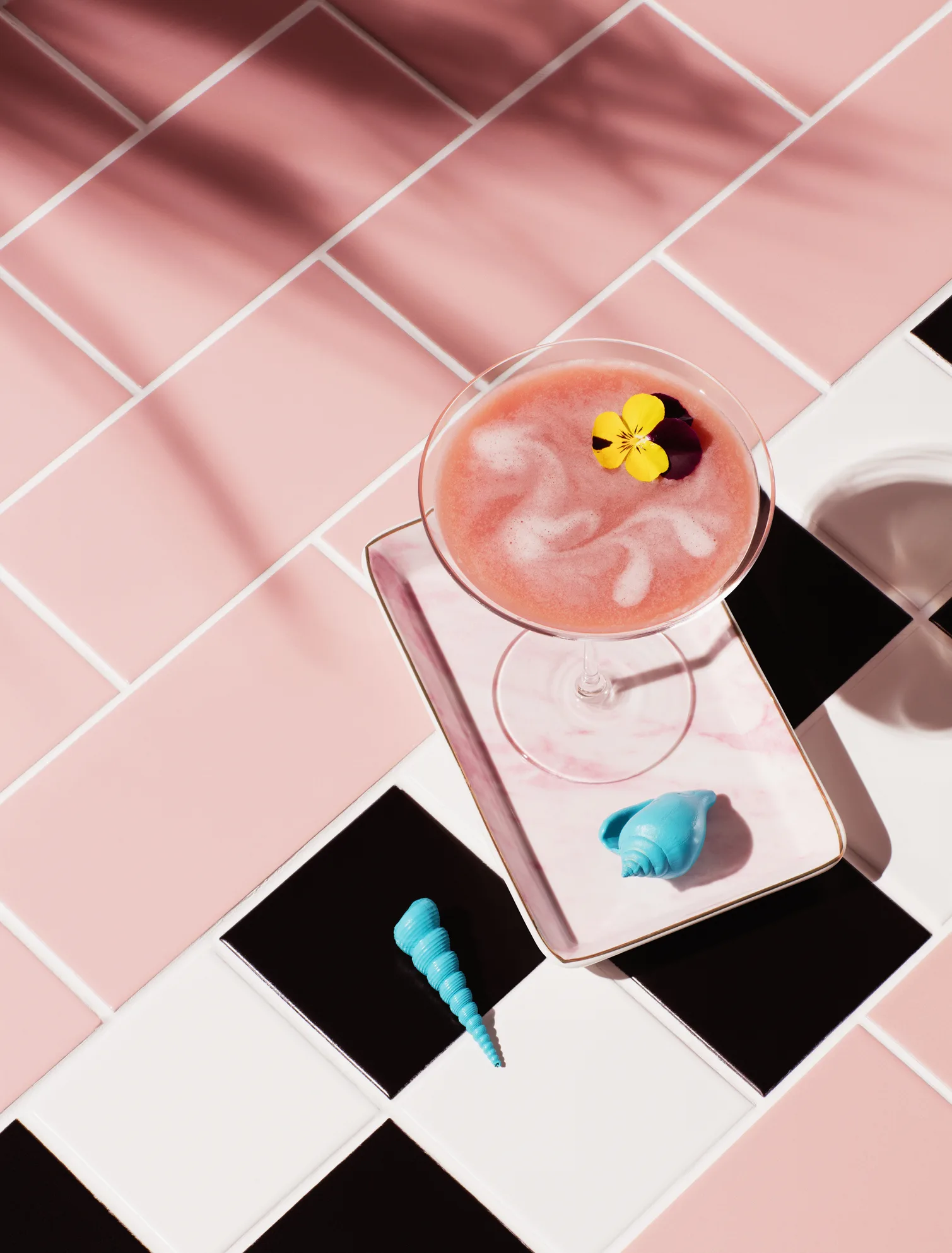 “若者のお酒離れ”に若者たちが本音回答「おじさんもフラペチーノ飲まないでしょ？」