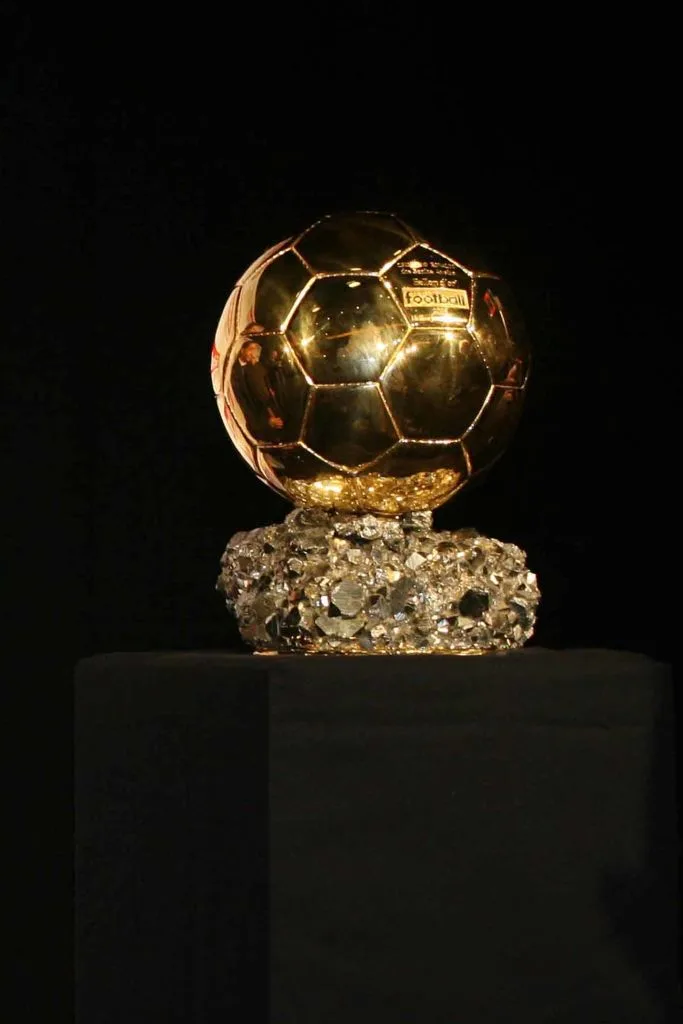 ترشيح بنزيمة ورونالدو وهالاند للكرة الذهبية وميسي خارج السباق