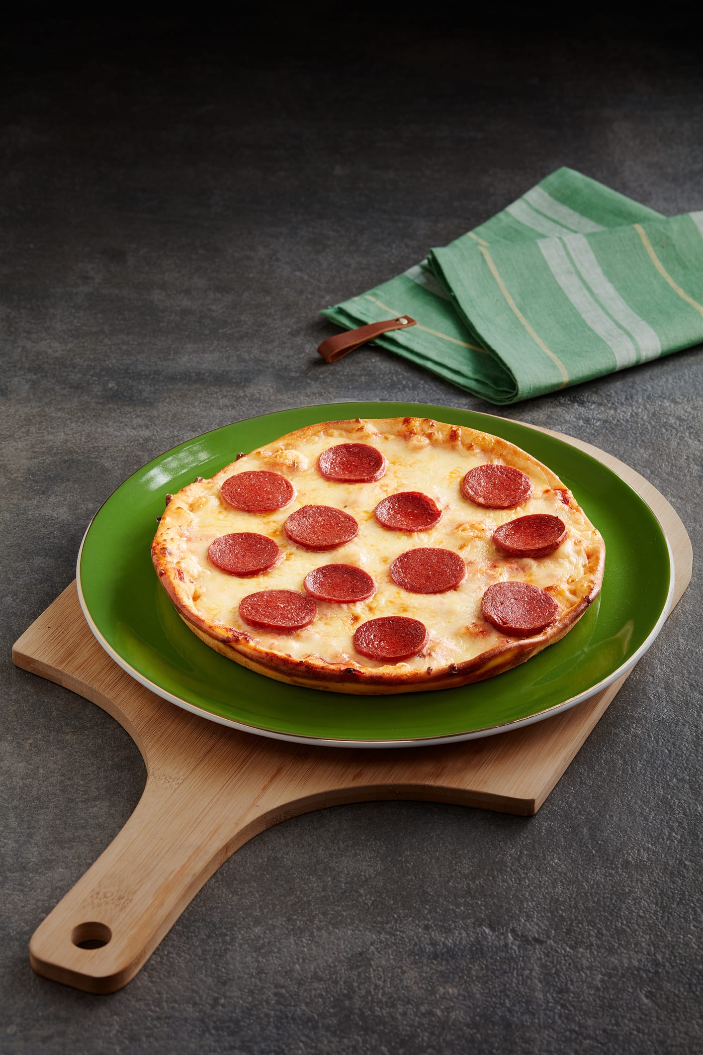 بيتزا ببيروني مصنوعة بمشروب غازي.. هل تجرؤ على تذوق هذا الطبق الجديد؟