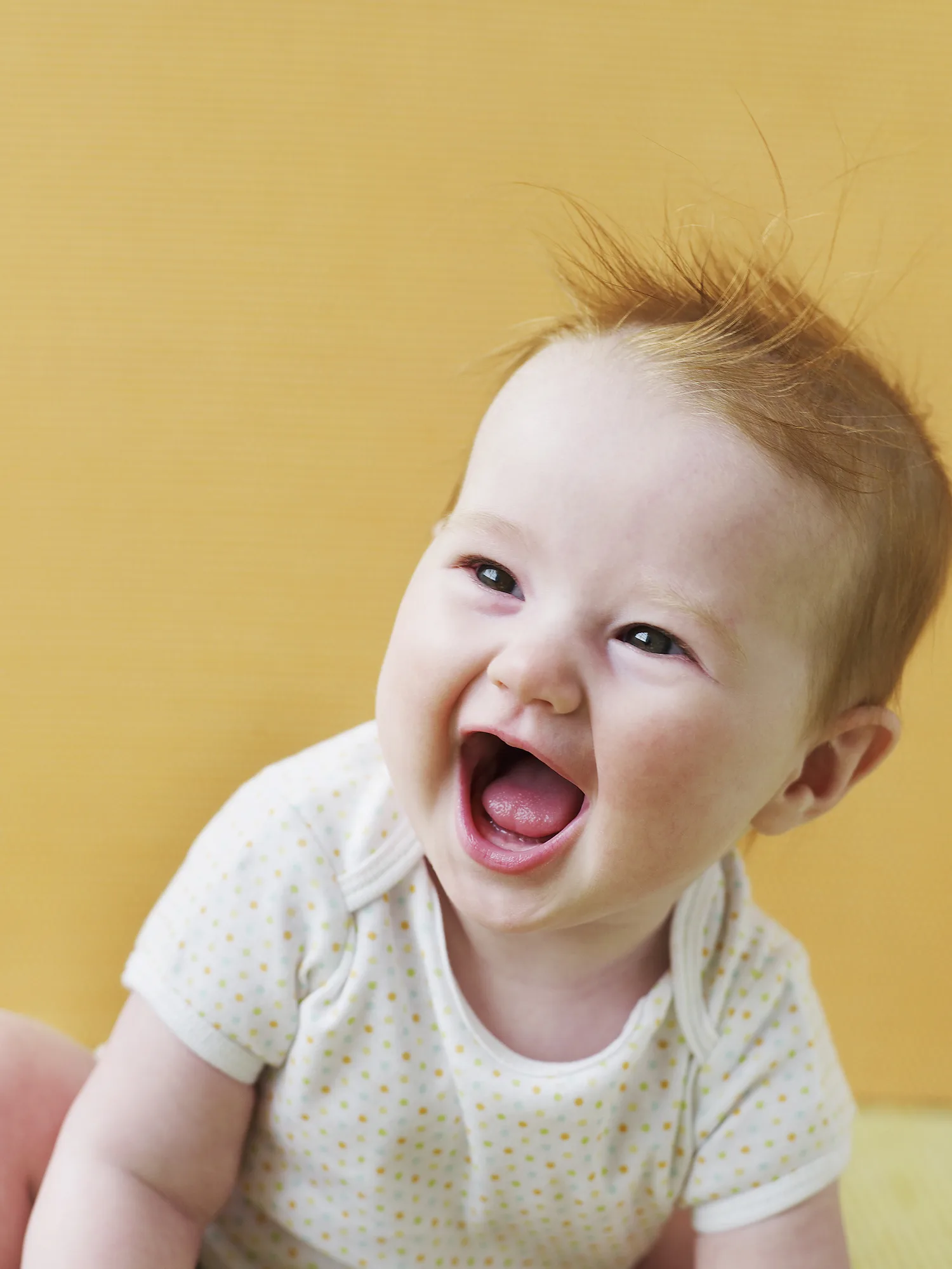 45 entzückende Mädchennamen mit nur 3 Buchstaben und ihre Bedeutung