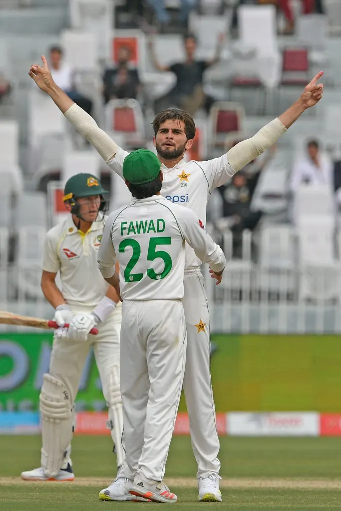 Pakistan continue to DEFY Aussies in Lahore