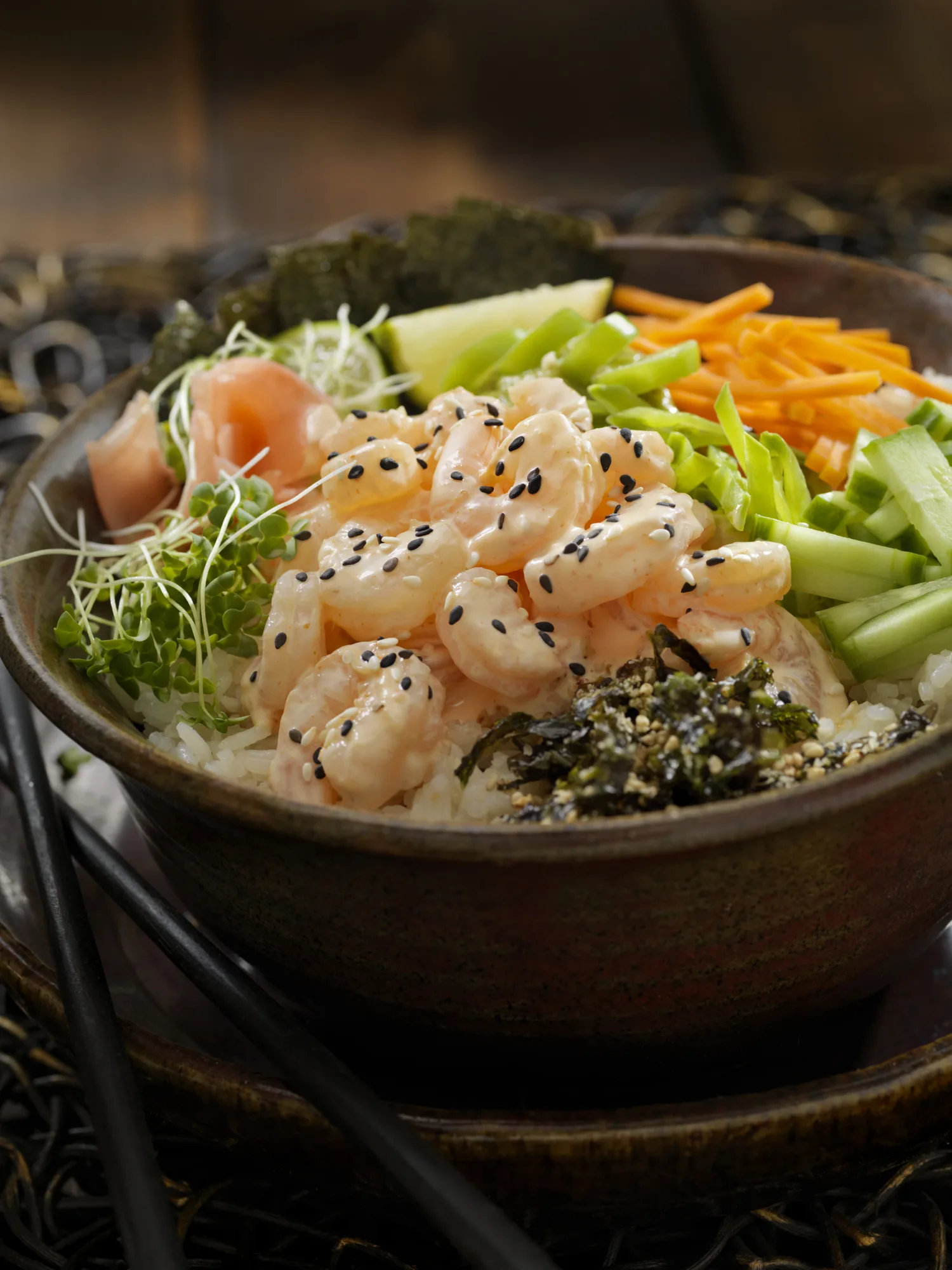 Poke bowl de langostinos, paso a paso