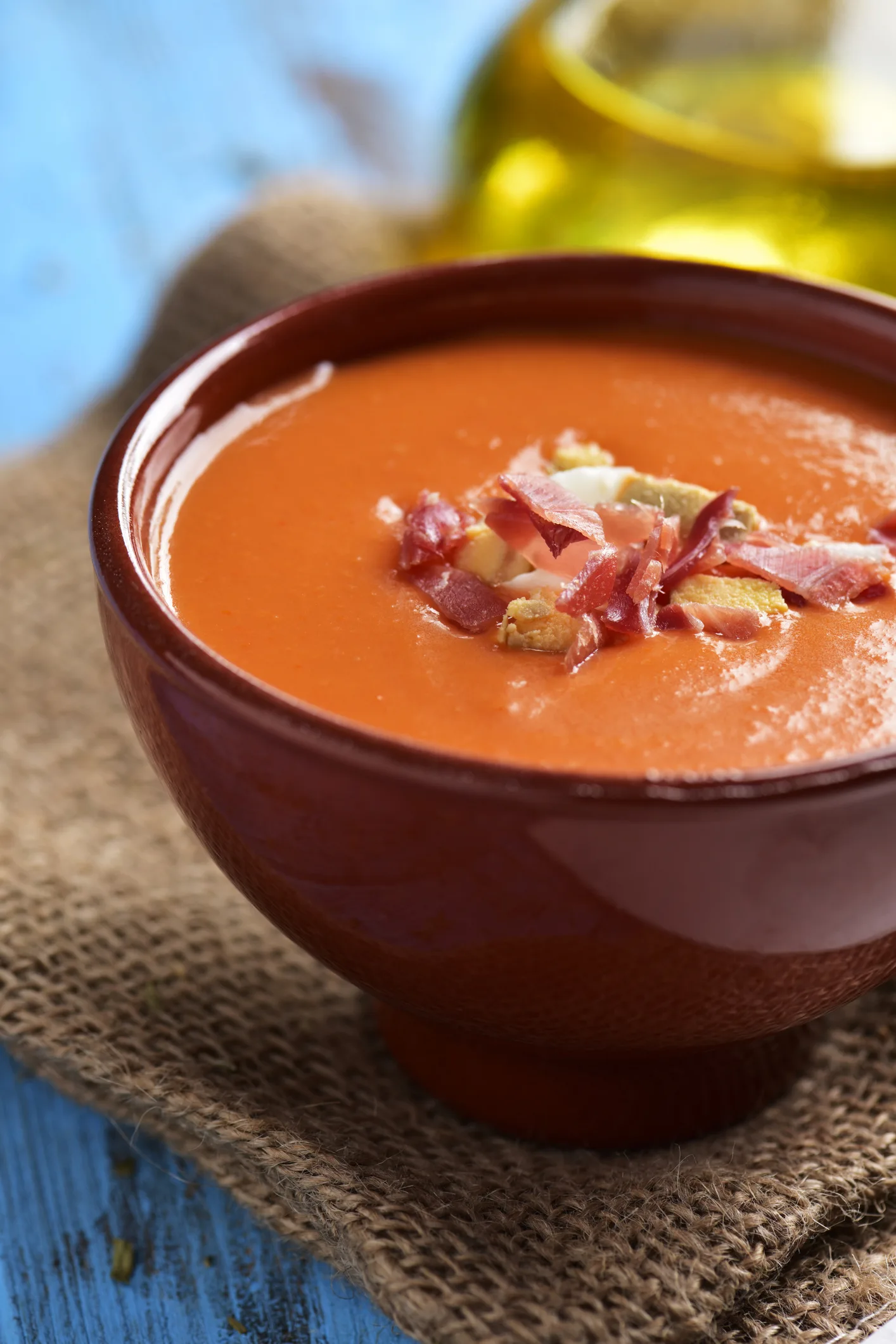 Receta de salmorejo cordobés con huevo y jamón