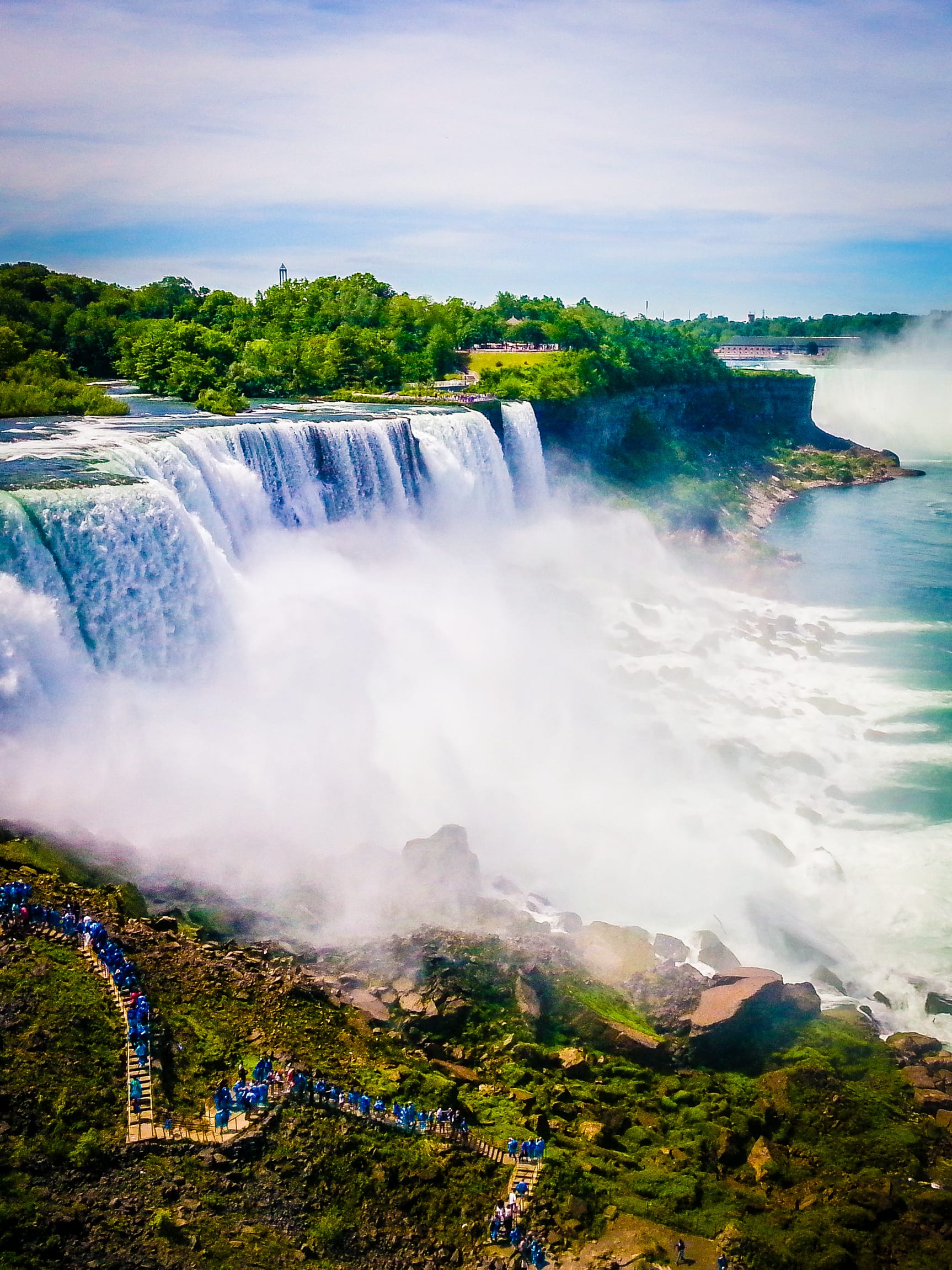 Digelar ‘Niagara Falls Malaysia,’ Kenali Air Terjun Wong Pejik Lusong Laku Di Belaga
