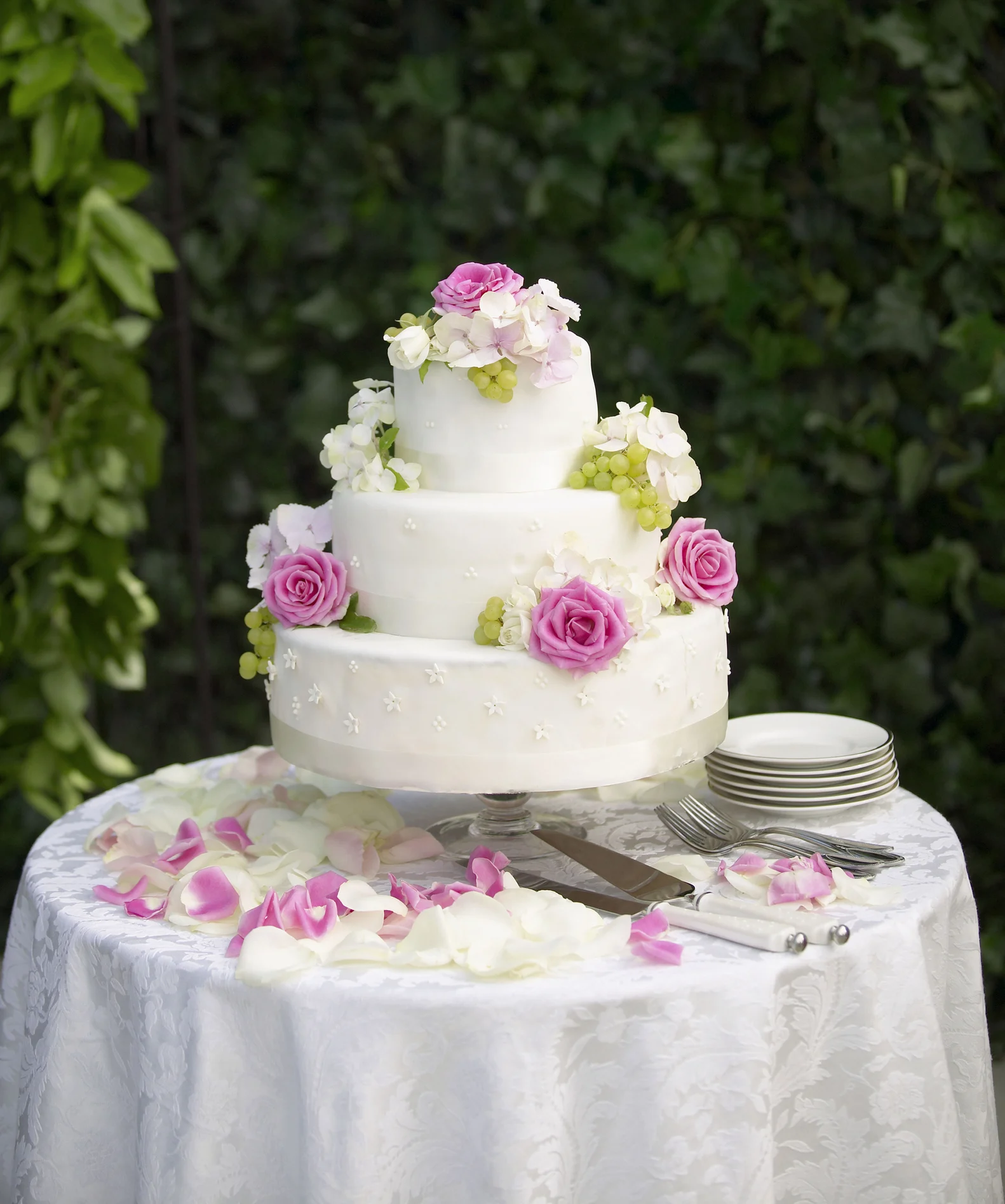 Bride is ridiculed after making own wedding cake 12 hours before the big day: 'It looks like it's for a children's birthday'