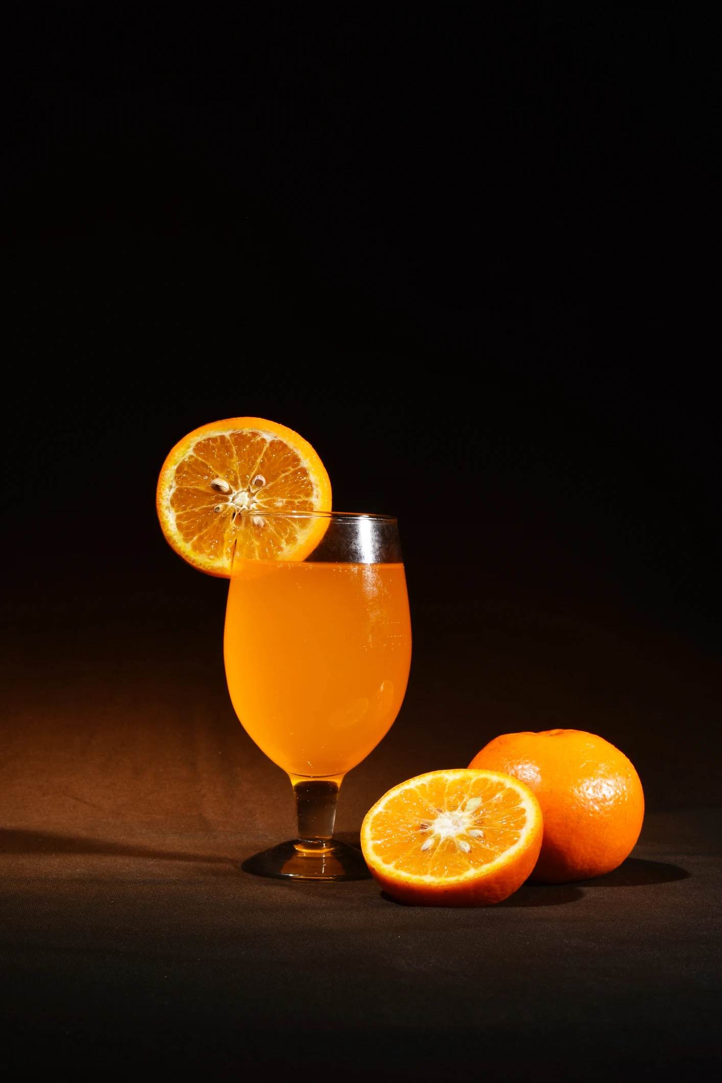 Cómo extraer más zumo de naranja con las mismas piezas de fruta: el truco del microondas
