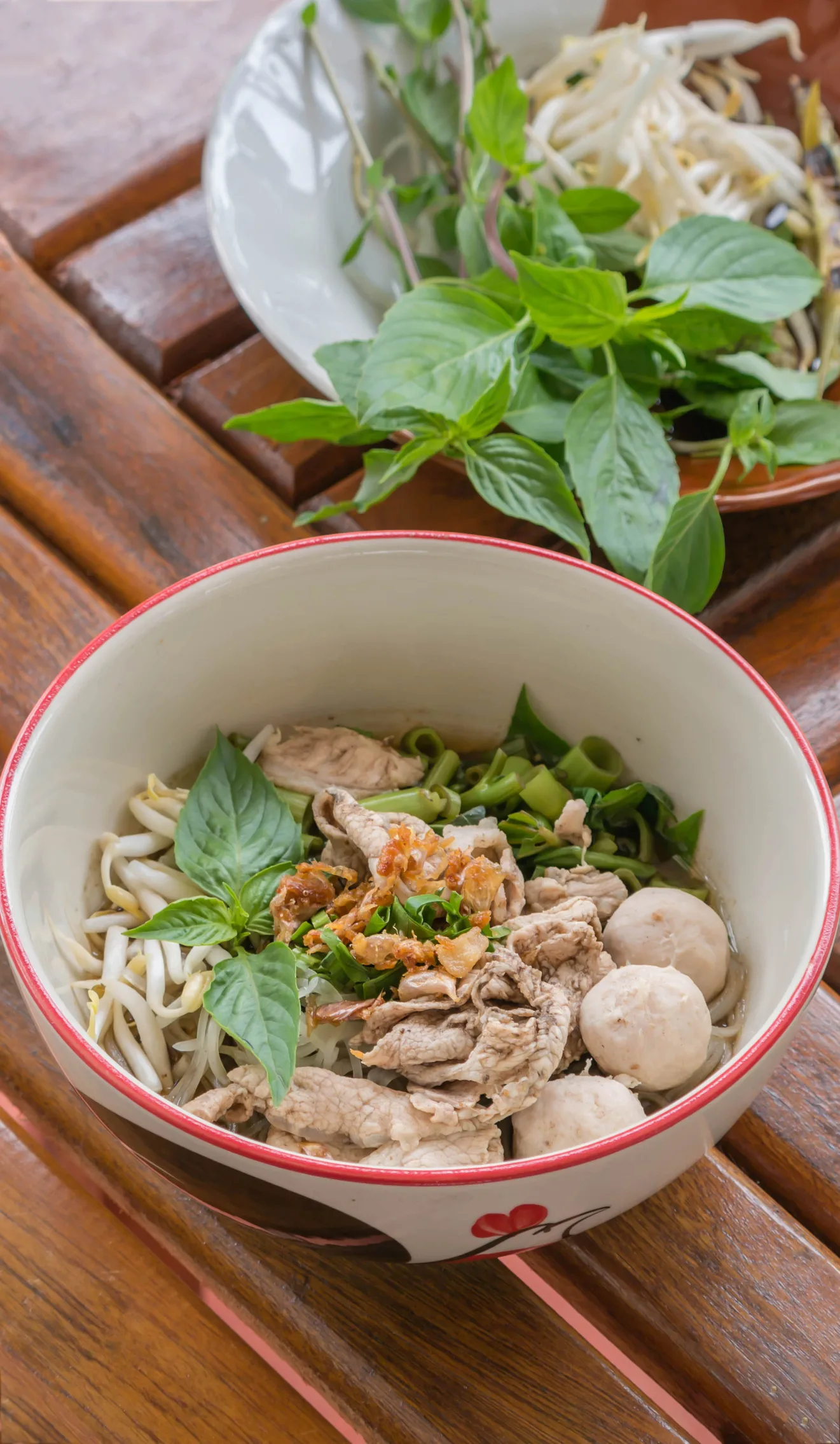 “ก๋วยเตี๋ยวน้ำใสดัง” น้ำซุปใสสูตรเด็ด หอมอร่อย กินเพลิน