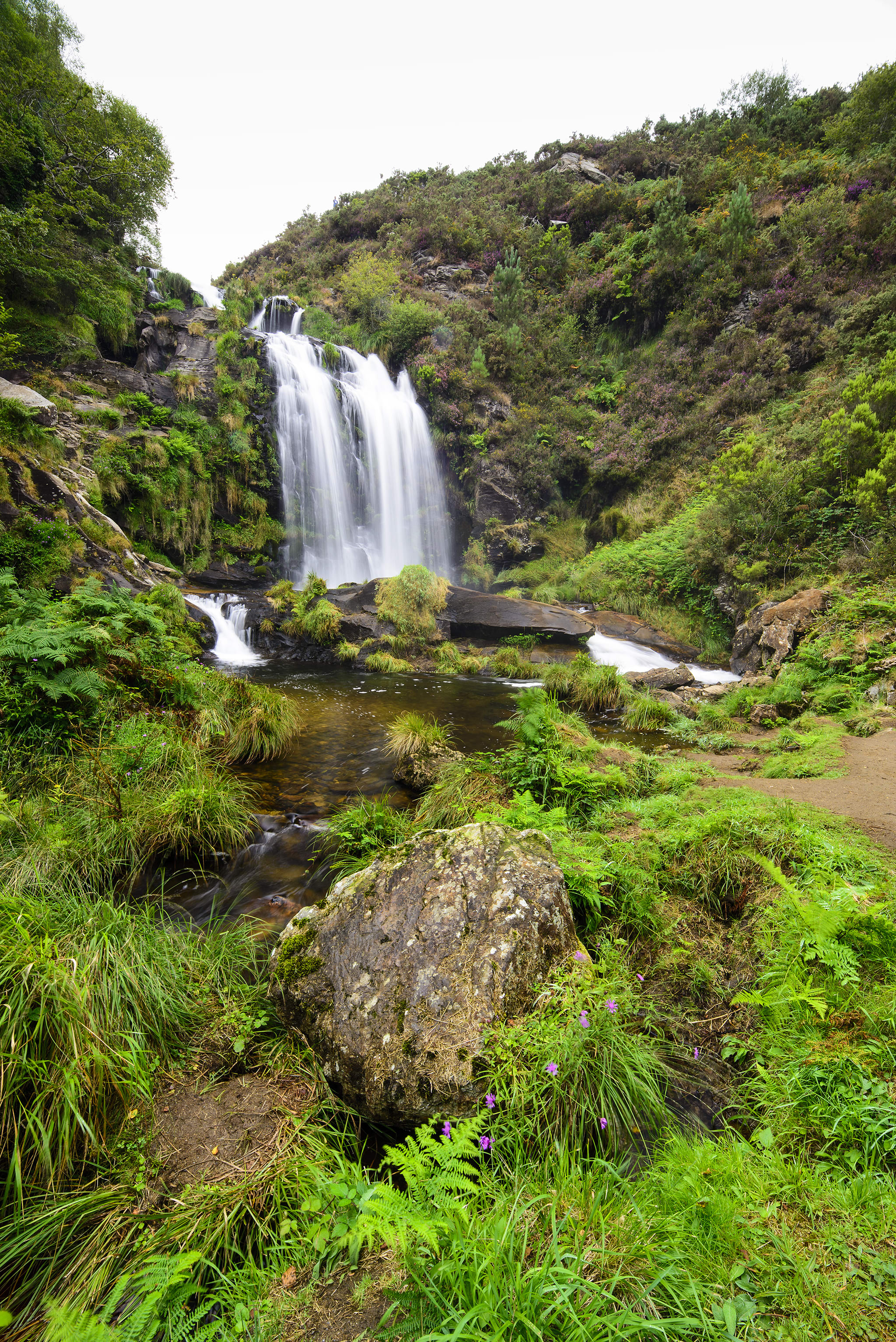 La cascada con uno de los miradores más bonitos de España