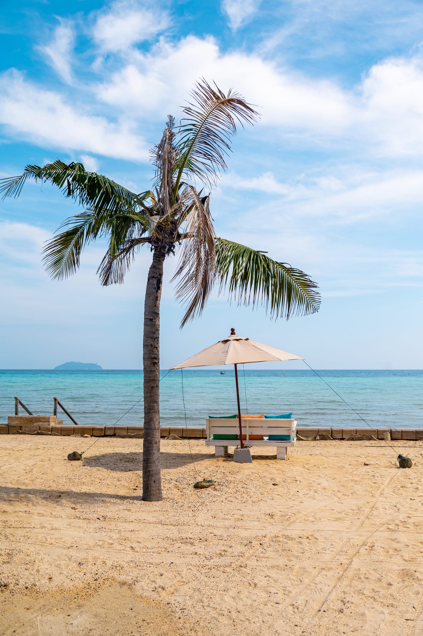 Scientist reveals why sunscreen sprays are the WORST purchase