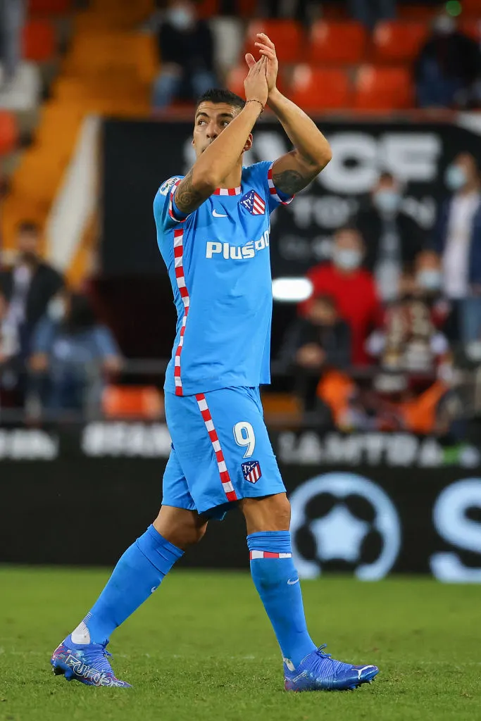 سواريس يعود إلى فريق بداياته ناسيونال لخمسة أشهر