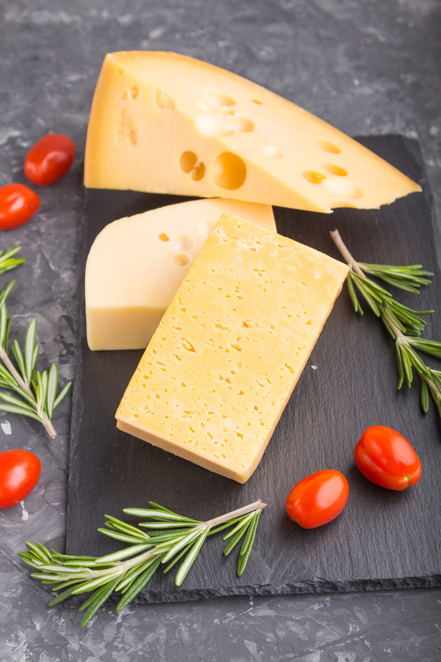 4 فوائد صحية عند التقليل من تناول الأجبان