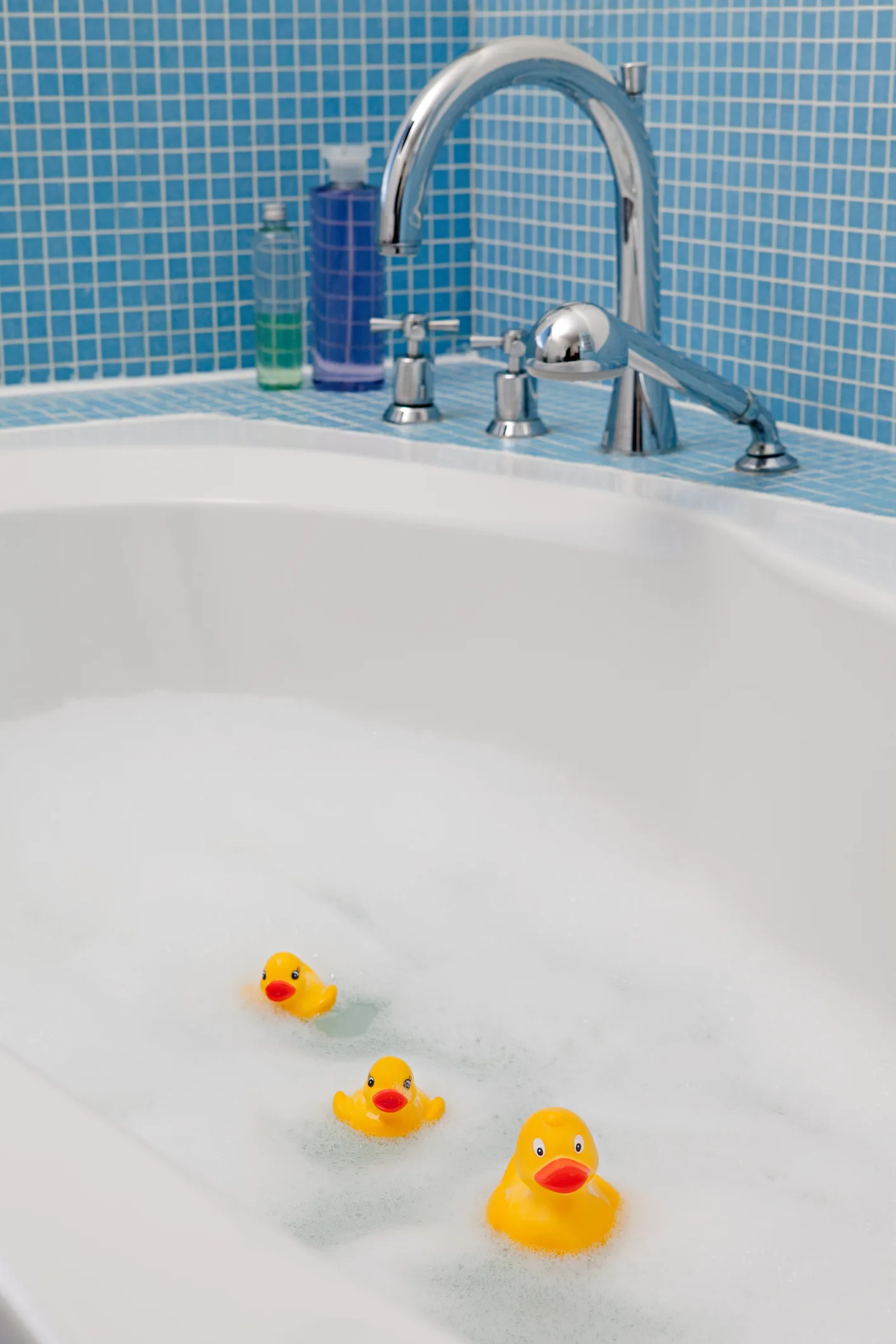 When can you bathe a newborn baby and how often should you do it?