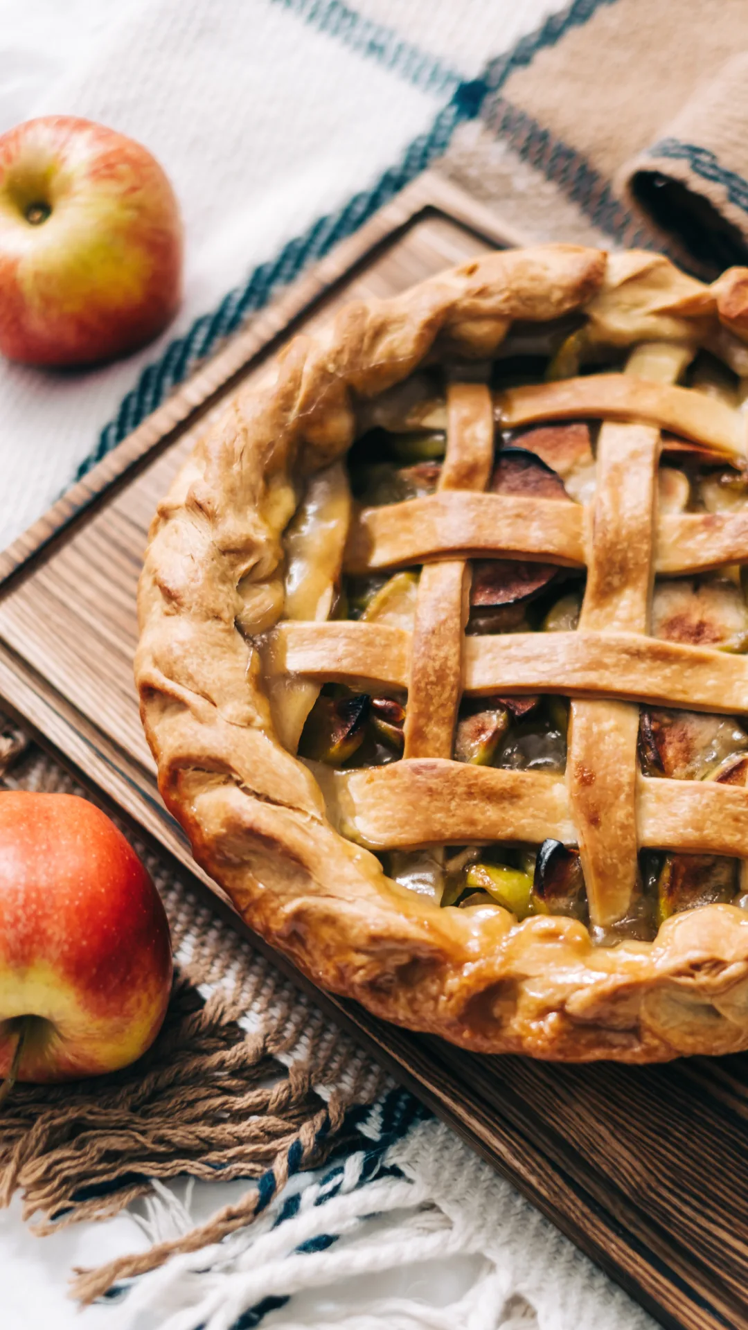 ¡Sin horno! Así puedes hacer en casa una tarta de manzana