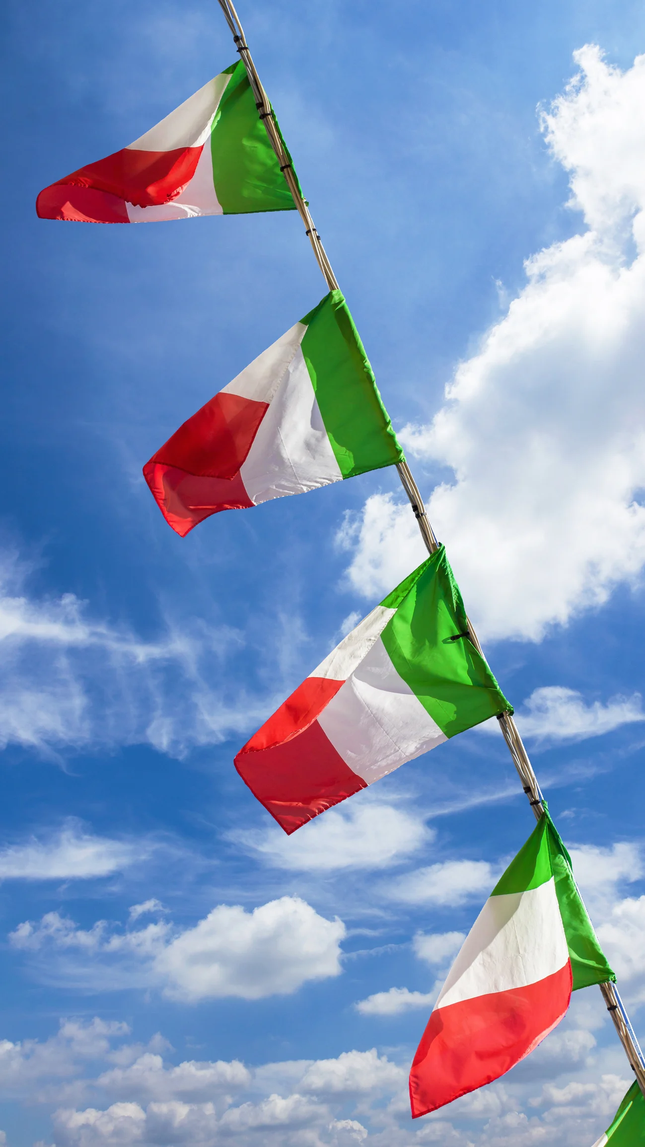 È sempre mezzogiorno | Bandiera italiana | Dove nasce e cosa significa?