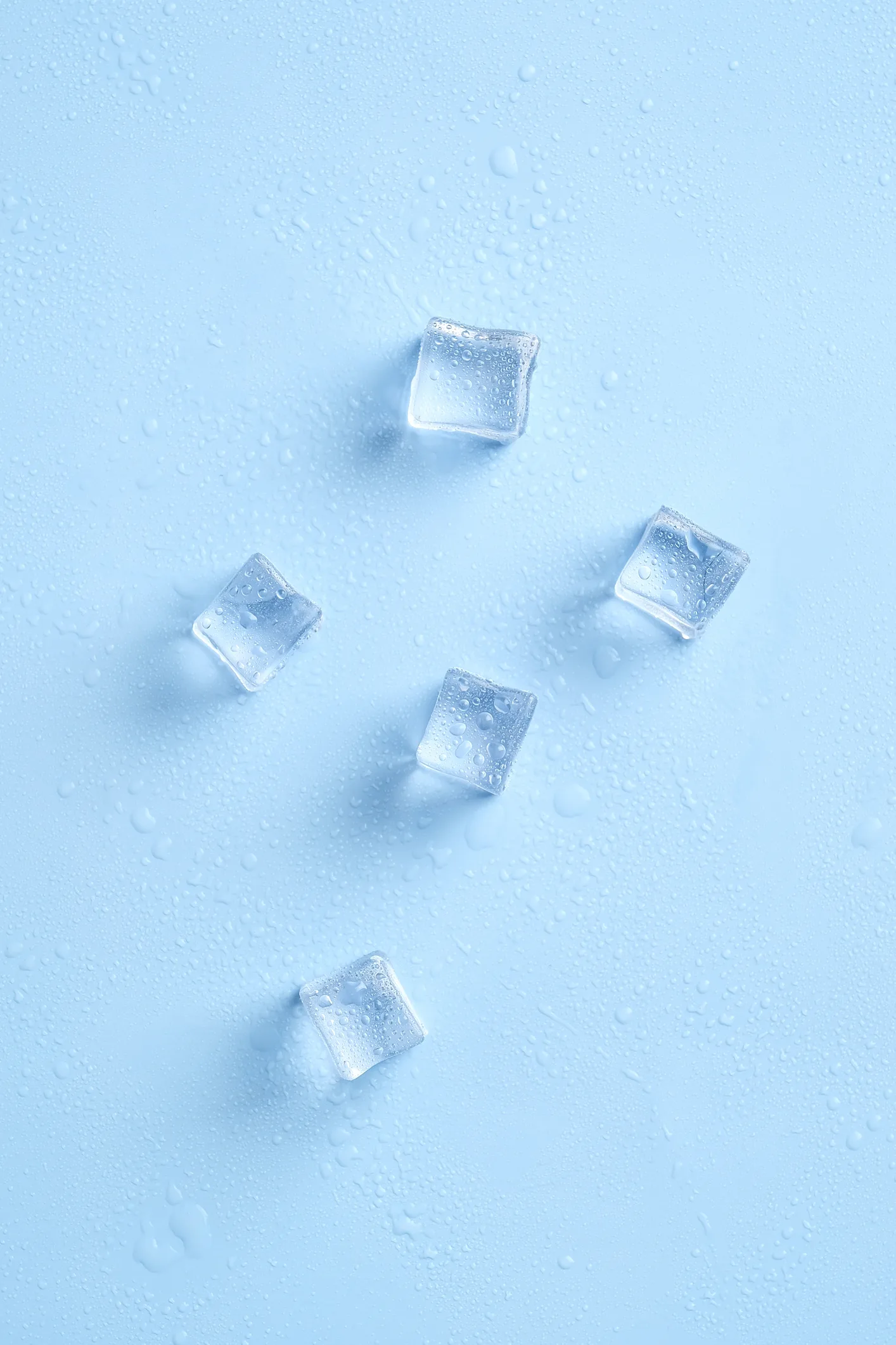 ماذا يفعل الثلج ببشرتك؟.. ستدهشك فوائده