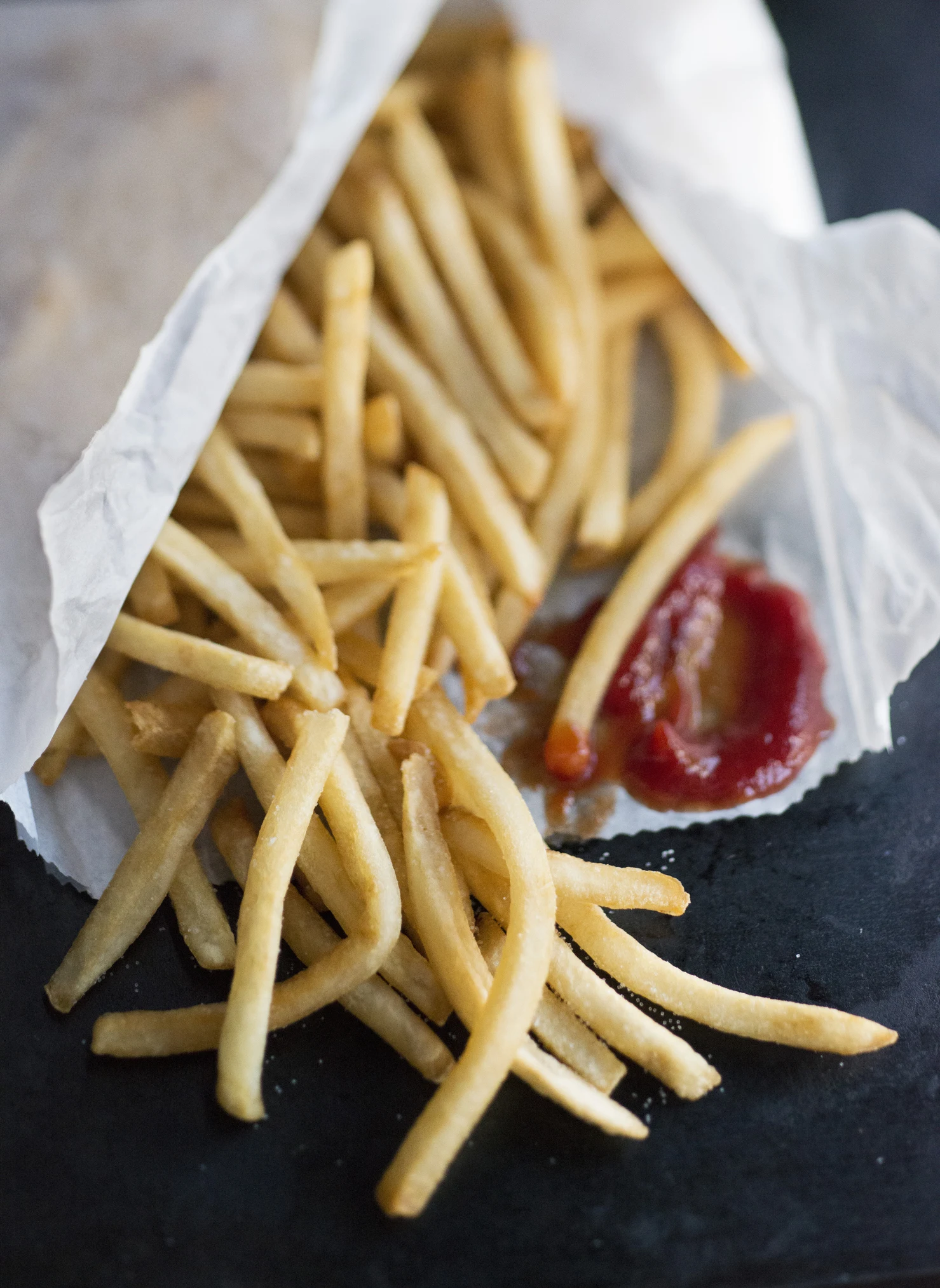 Philippe Etchebest révèle sa recette et ses astuces pour des frites croustillantes à l’extérieur et fondantes à l’intérieur