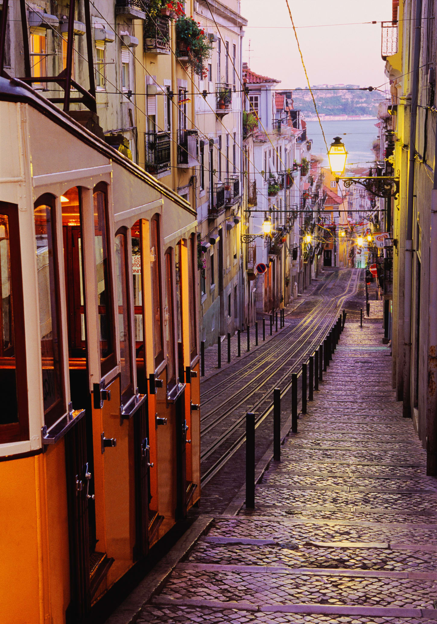 Foreigners Spend Twice the Money on a Lisbon Home Than Locals