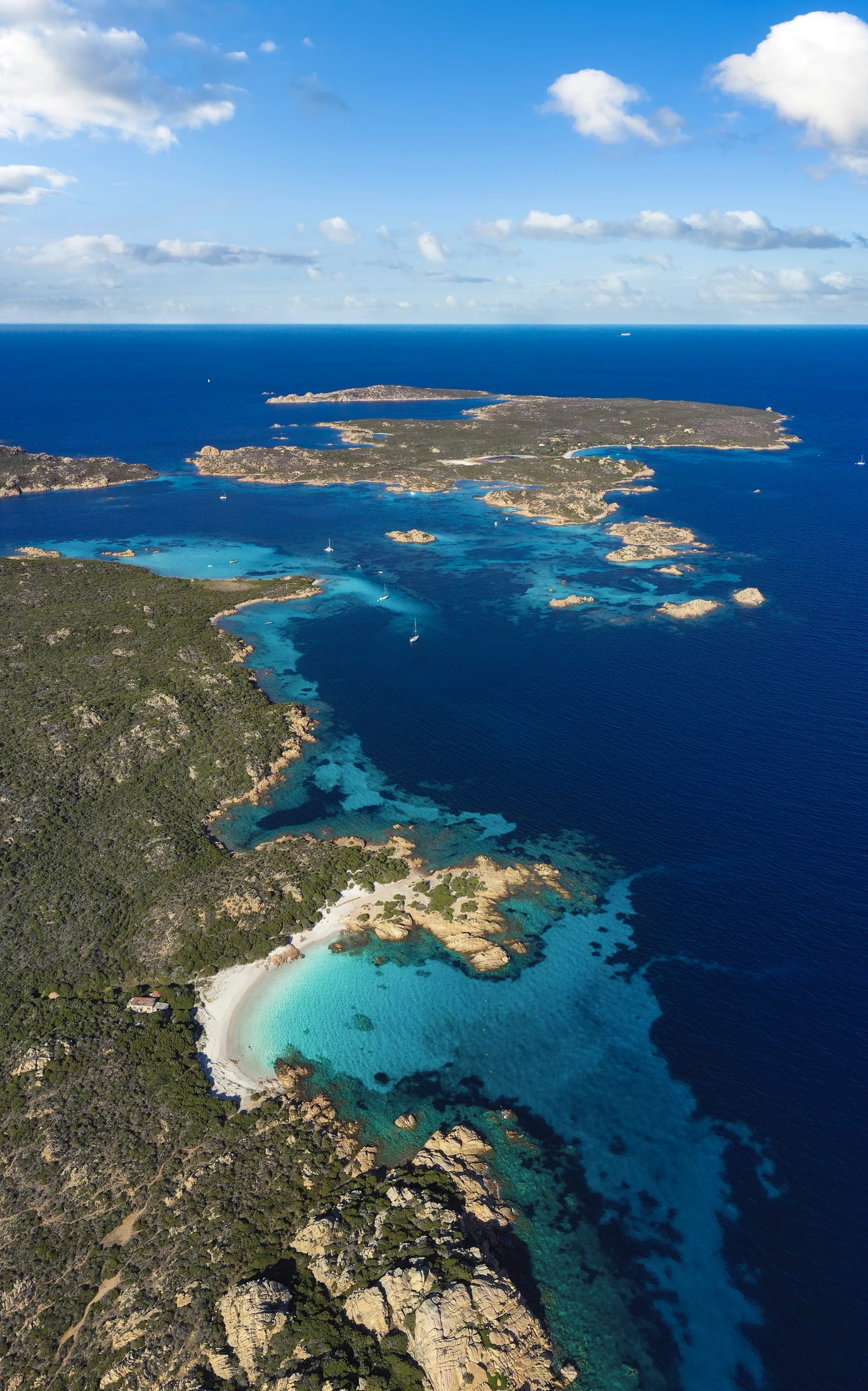 Così nacque il mito della Costa Smeralda: marzo 1962, l’Aga Khan dà vita a un sogno che tutt'ora resiste