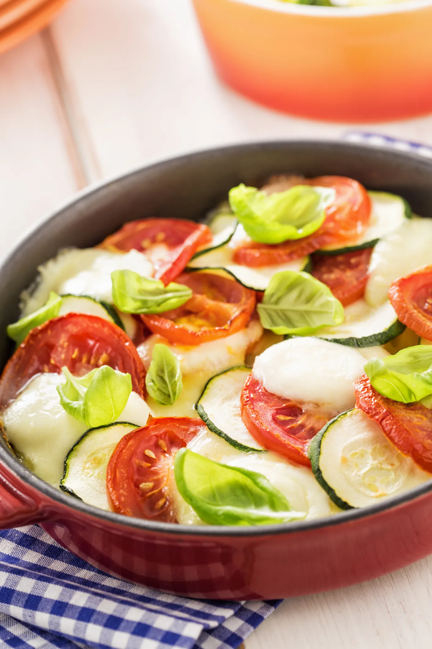 Cena sin carne: Entomatadas de calabaza rellenas de queso y espinacas