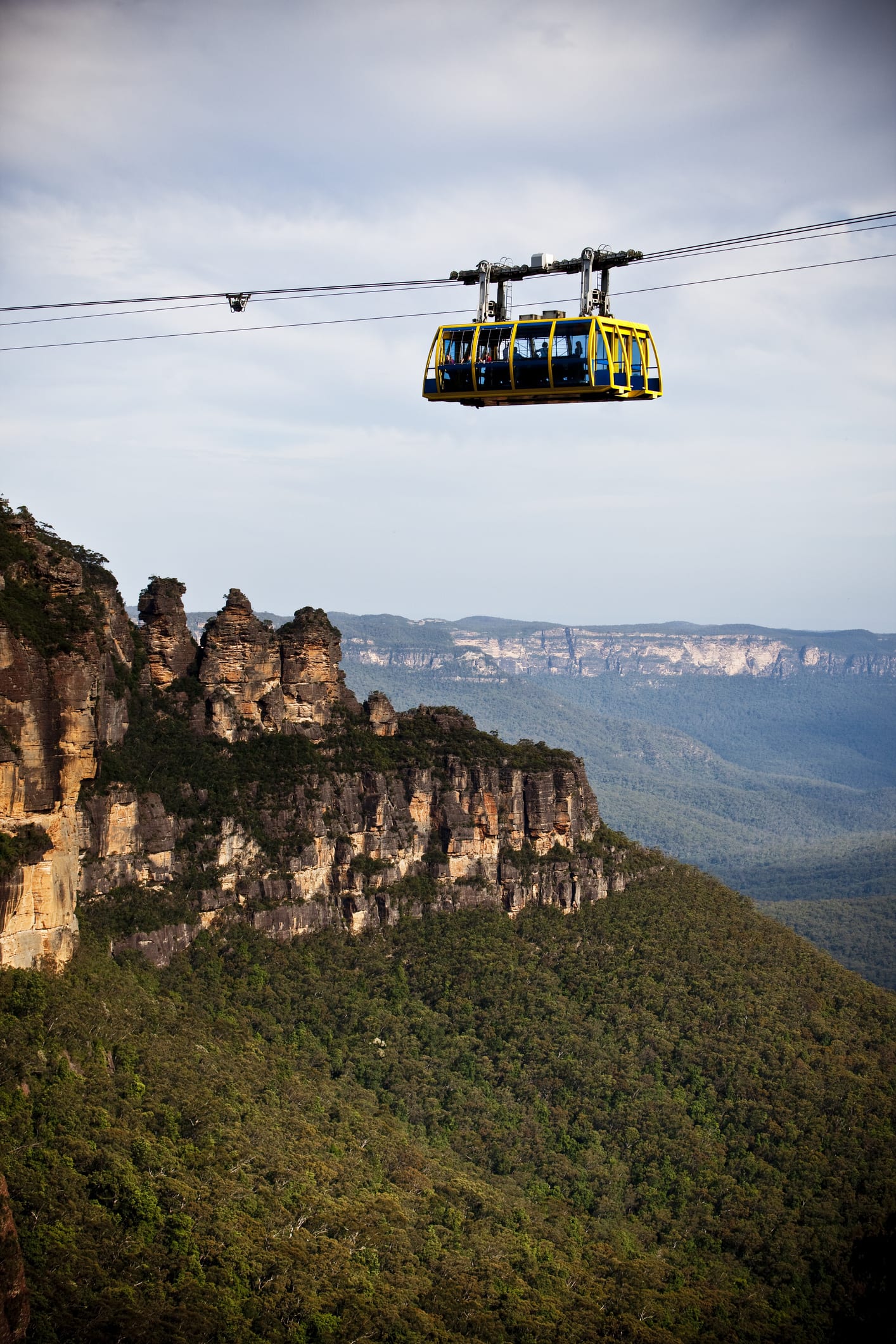 Hikers discover a hidden rock arch in the middle of the Blue Mountains