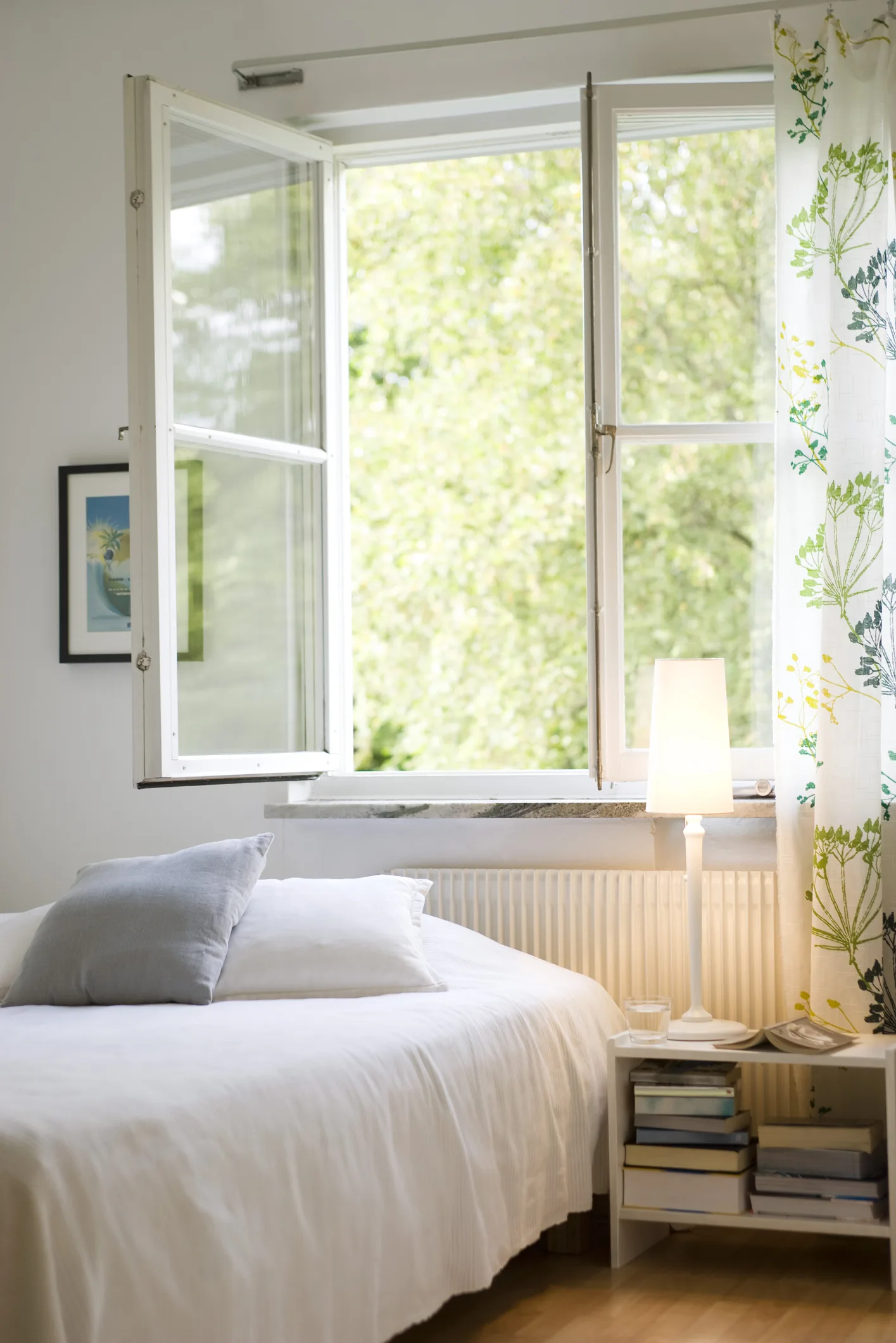 「部屋の照明を小まめに消す」は本当に節電になる？　電気代を抑えるコツとは？