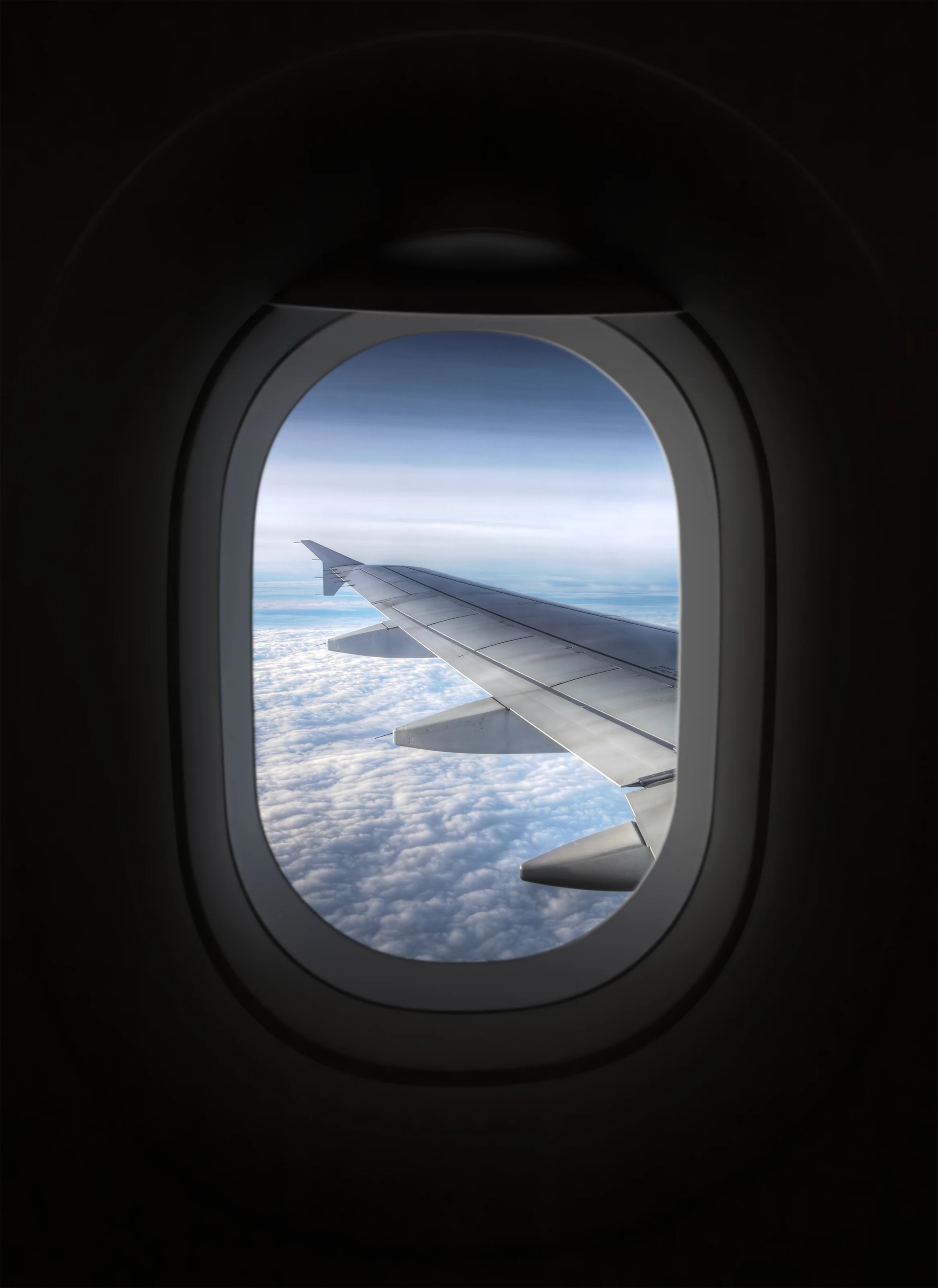 La razón de seguridad por la que las ventanillas de los aviones son redondas