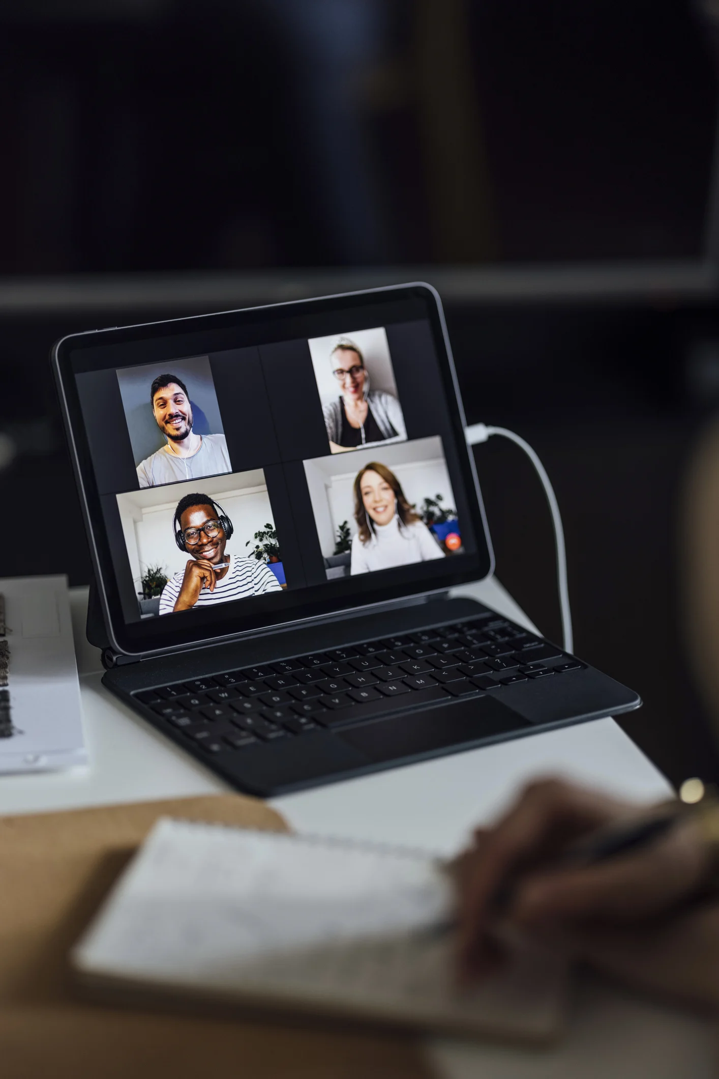 Tiempos de Zoom: ¿Qué piensan los jefes de una cámara apagada en una junta?