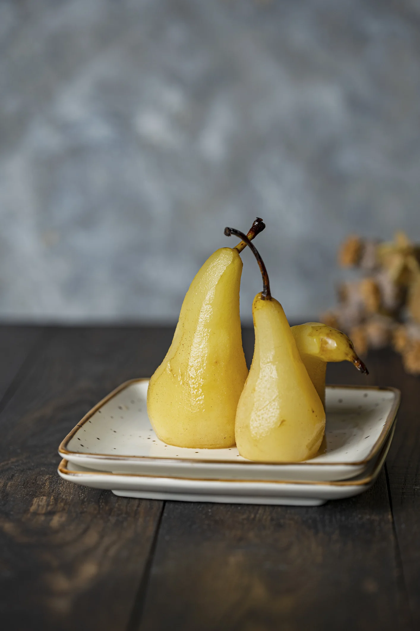 Receta de peras confitadas con chocolate, un postre delicioso