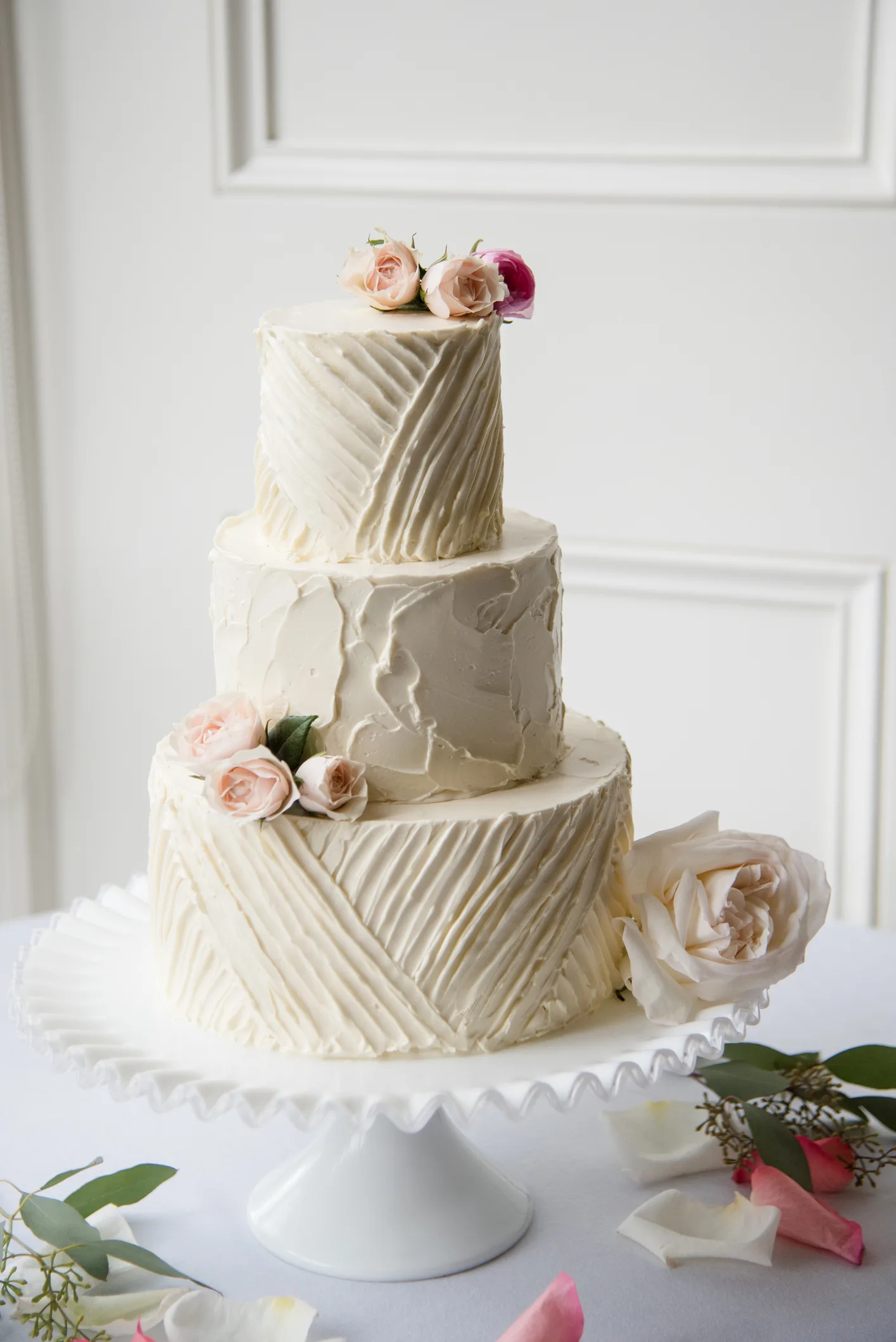Bride makes own wedding cake 12 hours before the big day