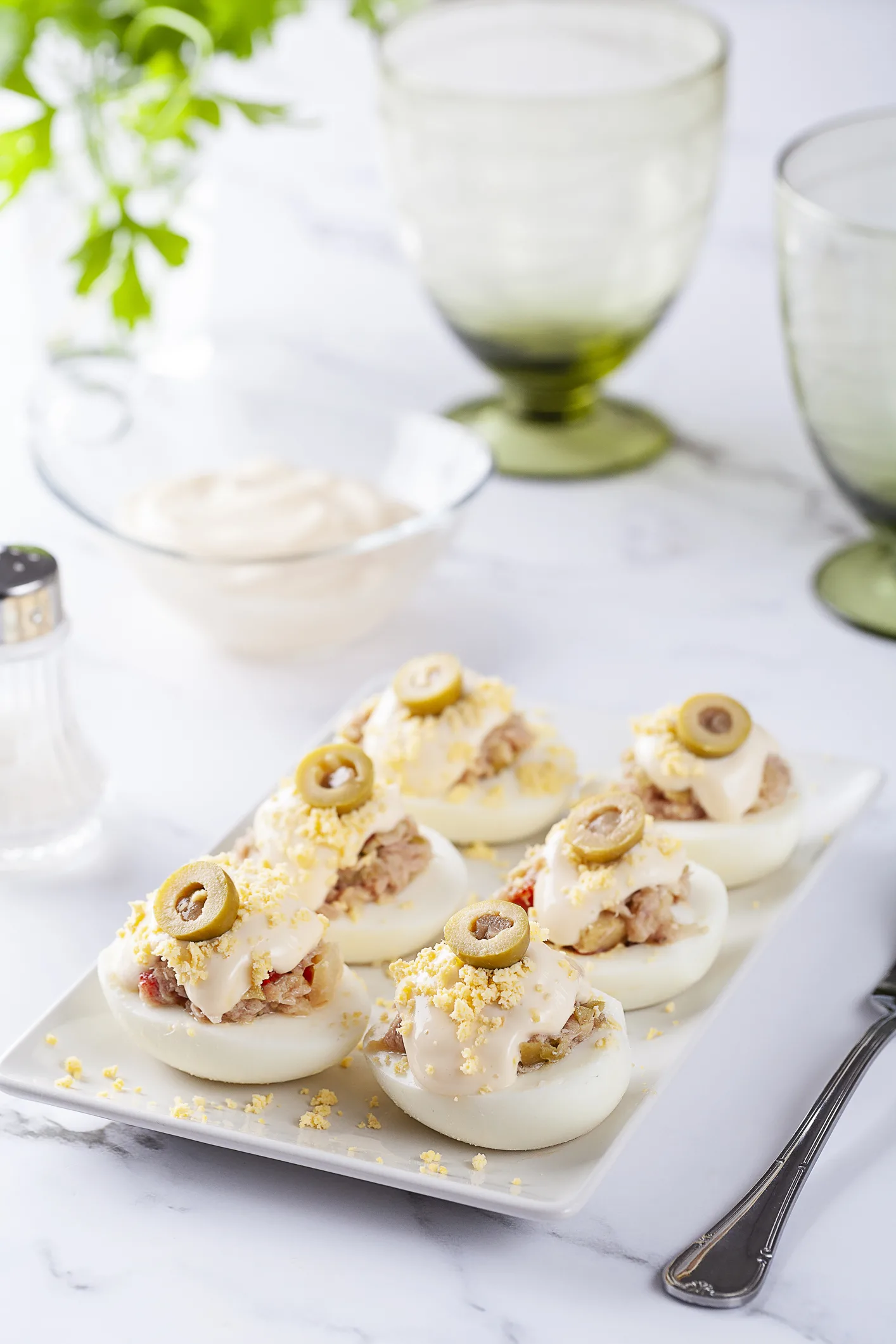 Huevos rellenos, aquí tienes una receta con pocos ingredientes para la hora de la cena