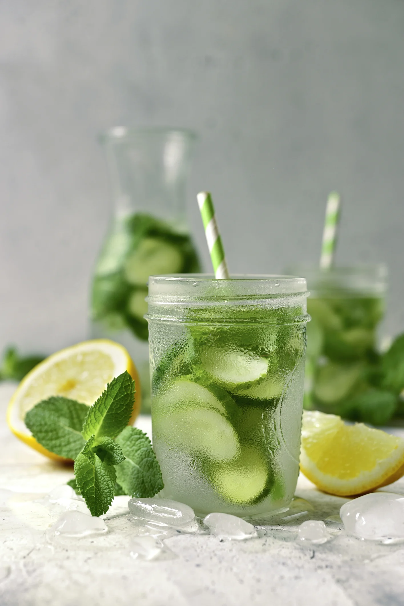 Beneficios de tomar agua de pepino con limón
