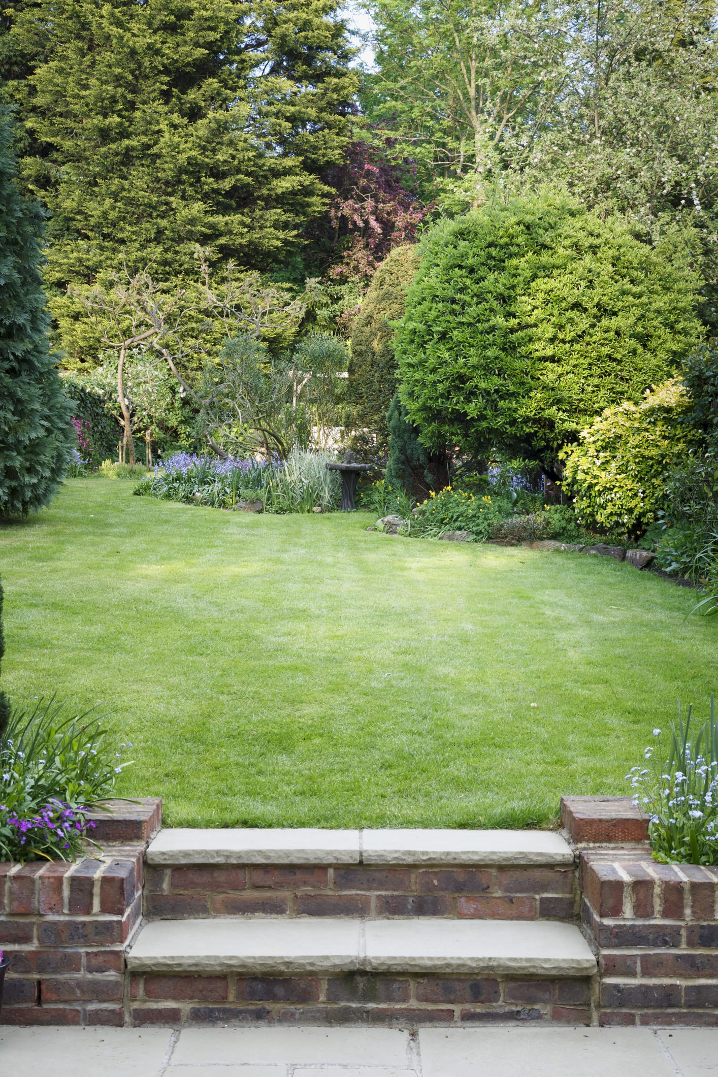 5 astuces imparables pour amener de la lumière dans un jardin sombre