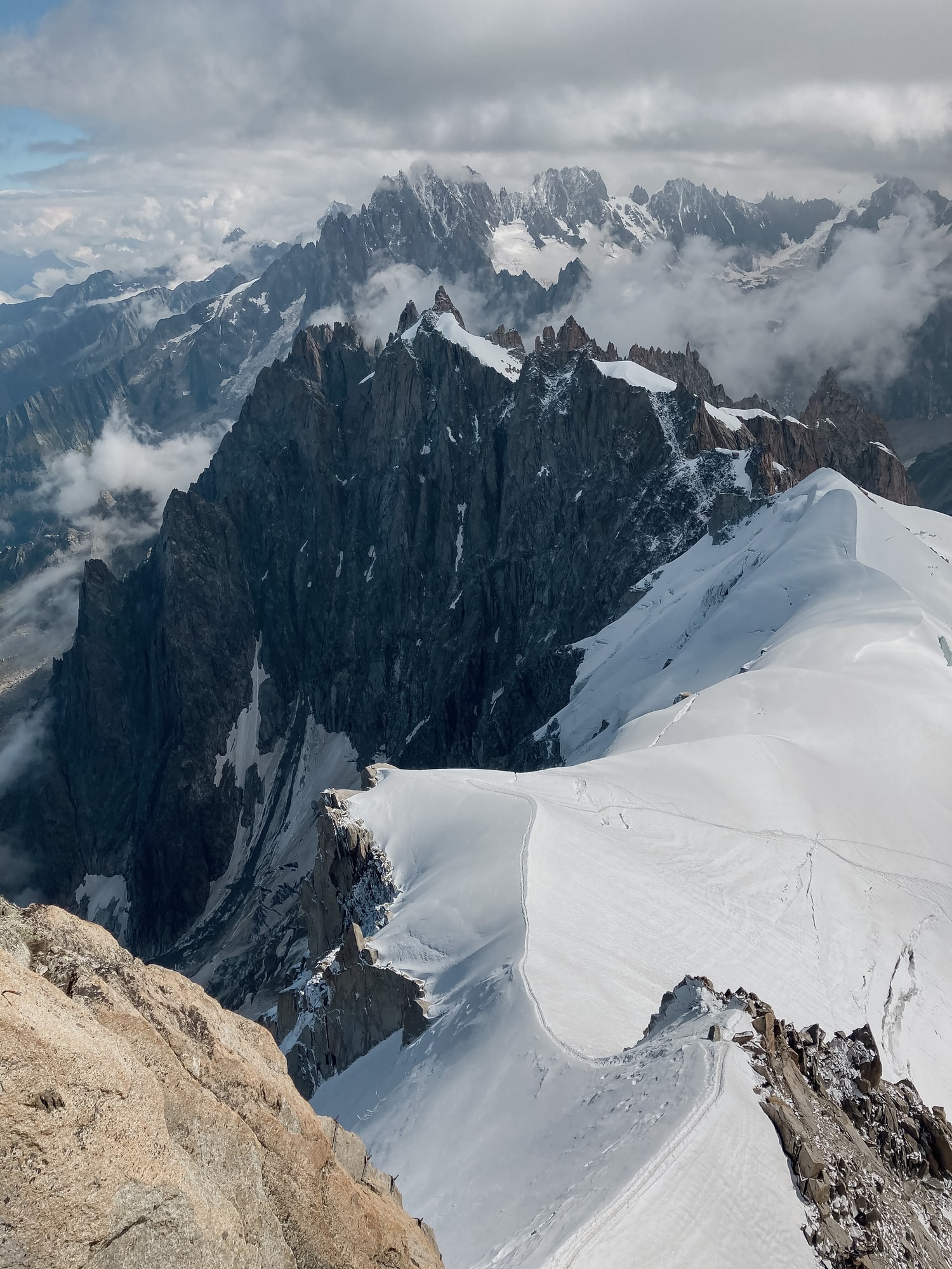 Il rifugio Gonnella sul Monte Bianco ha chiuso per mancanza d’acqua, ma non è l’unico