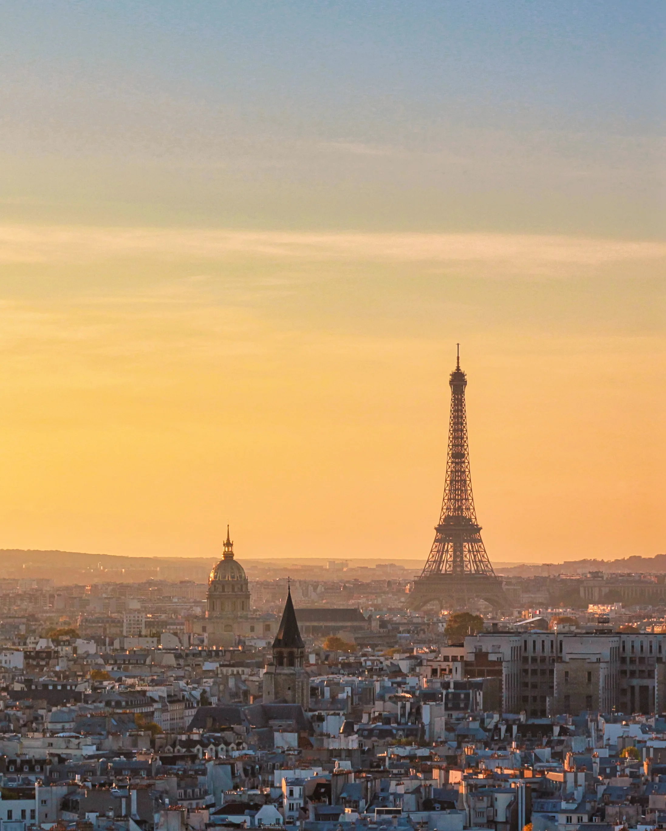 Cô gái Việt bất ngờ được cầu hôn khi du lịch Paris