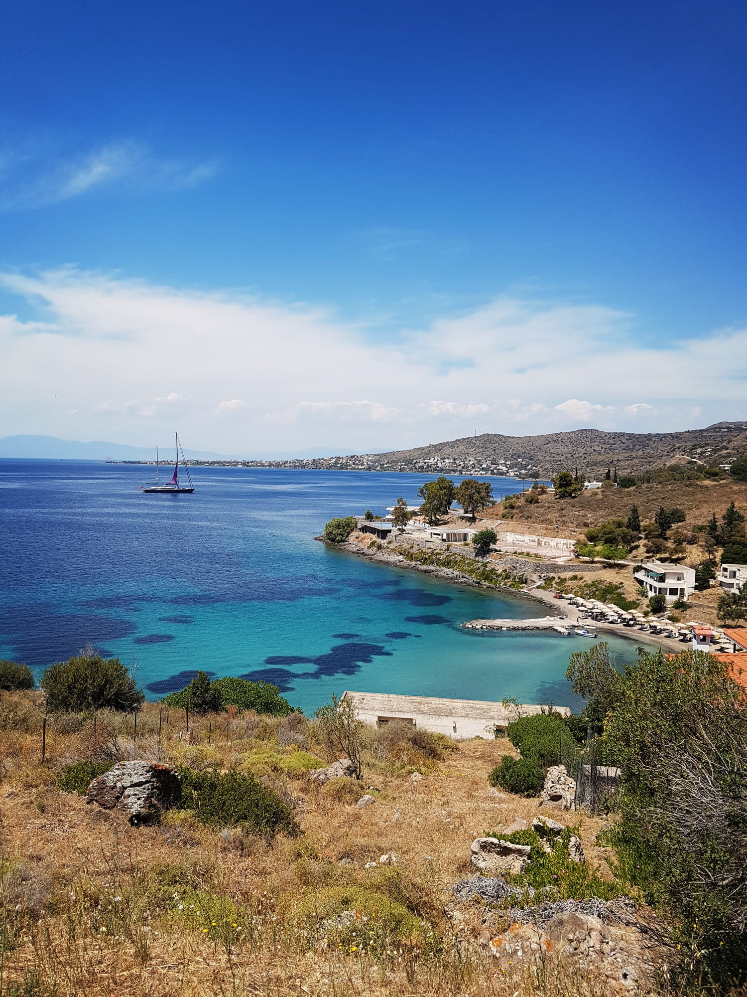 Το παραδεισένιο νησί με το μυστικό τούνελ κοντά στην Αίγινα