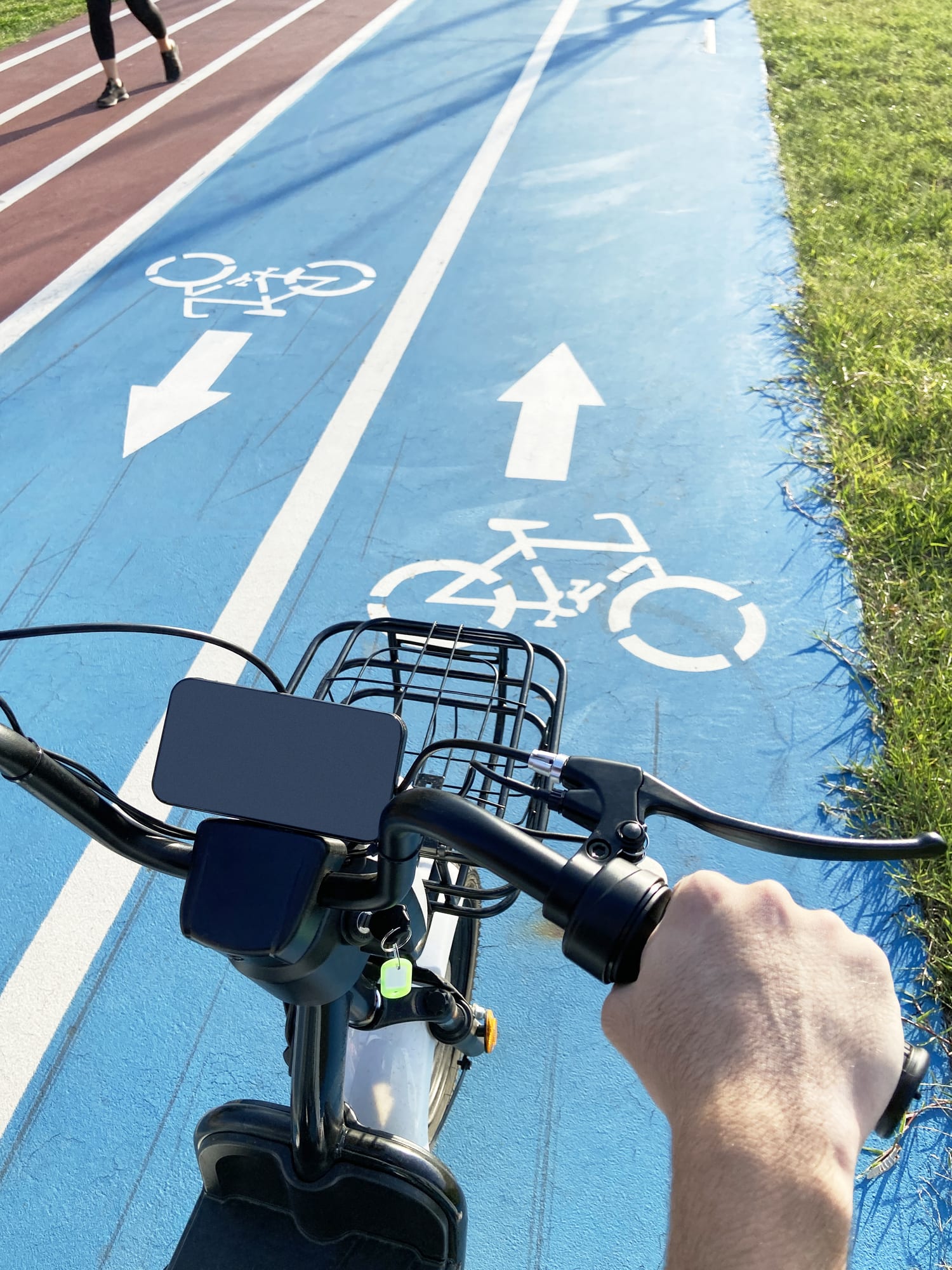 Aunque no lo parezca, las bicicletas tienen velocidad máxima en ciudad y carretera: estas son las multas