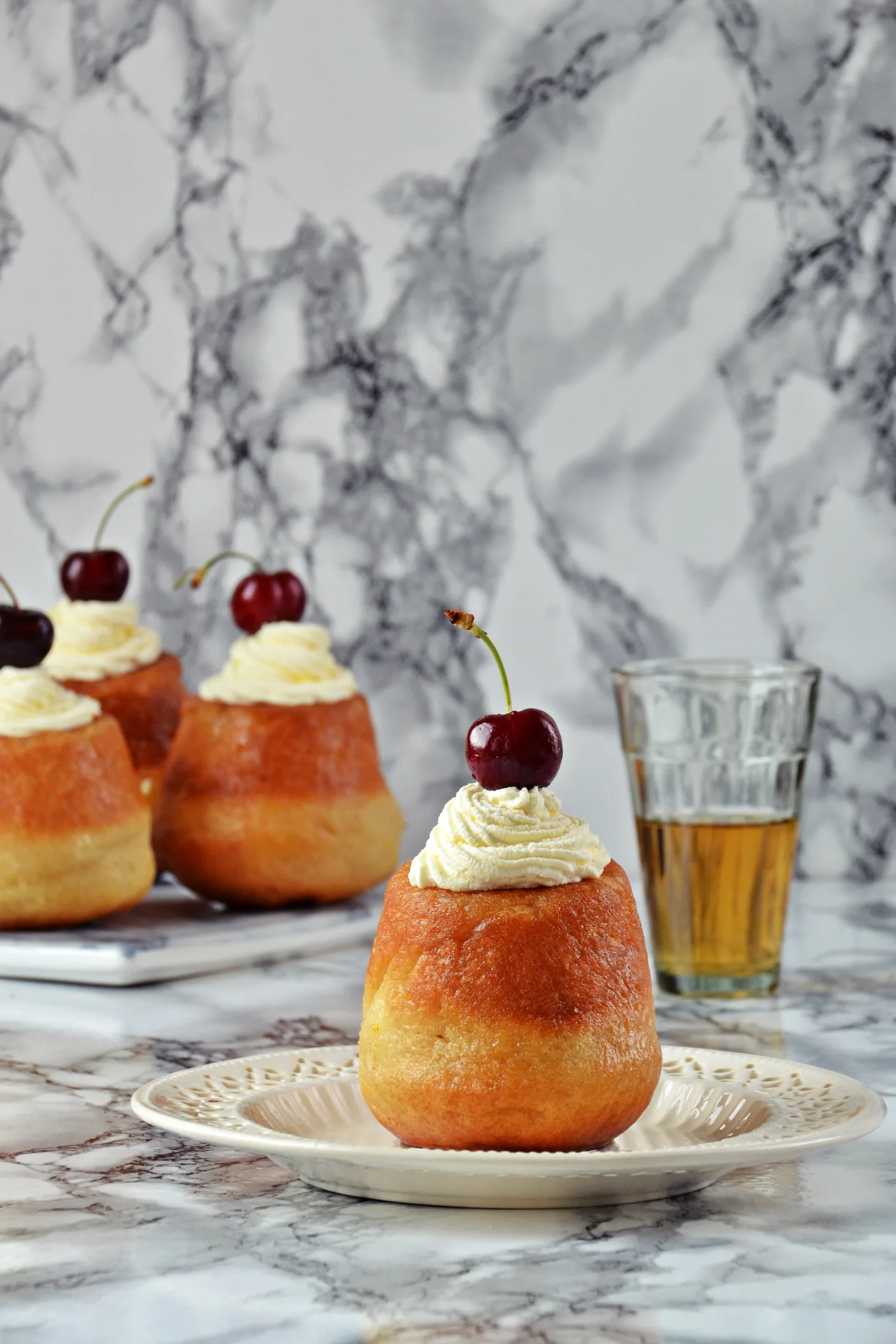 Старовинний рецепт ромової баби, як в дитинстві: смачний десерт для солодкого життя