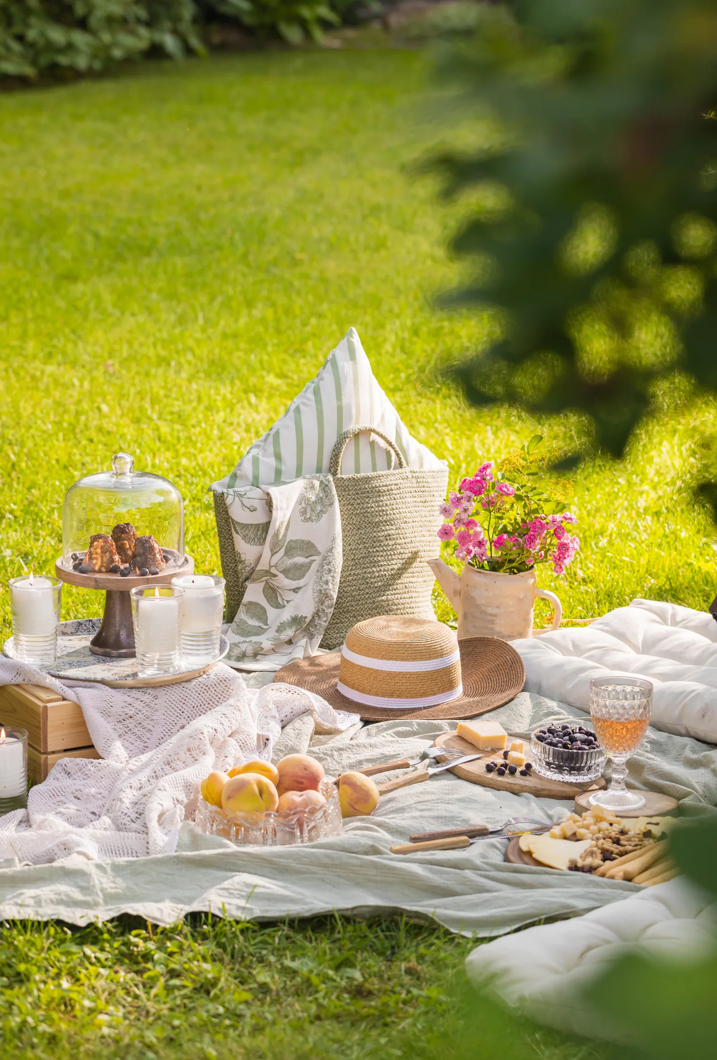 Picnic senza formiche: come evitare che invadano la tovaglia con metodi naturali
