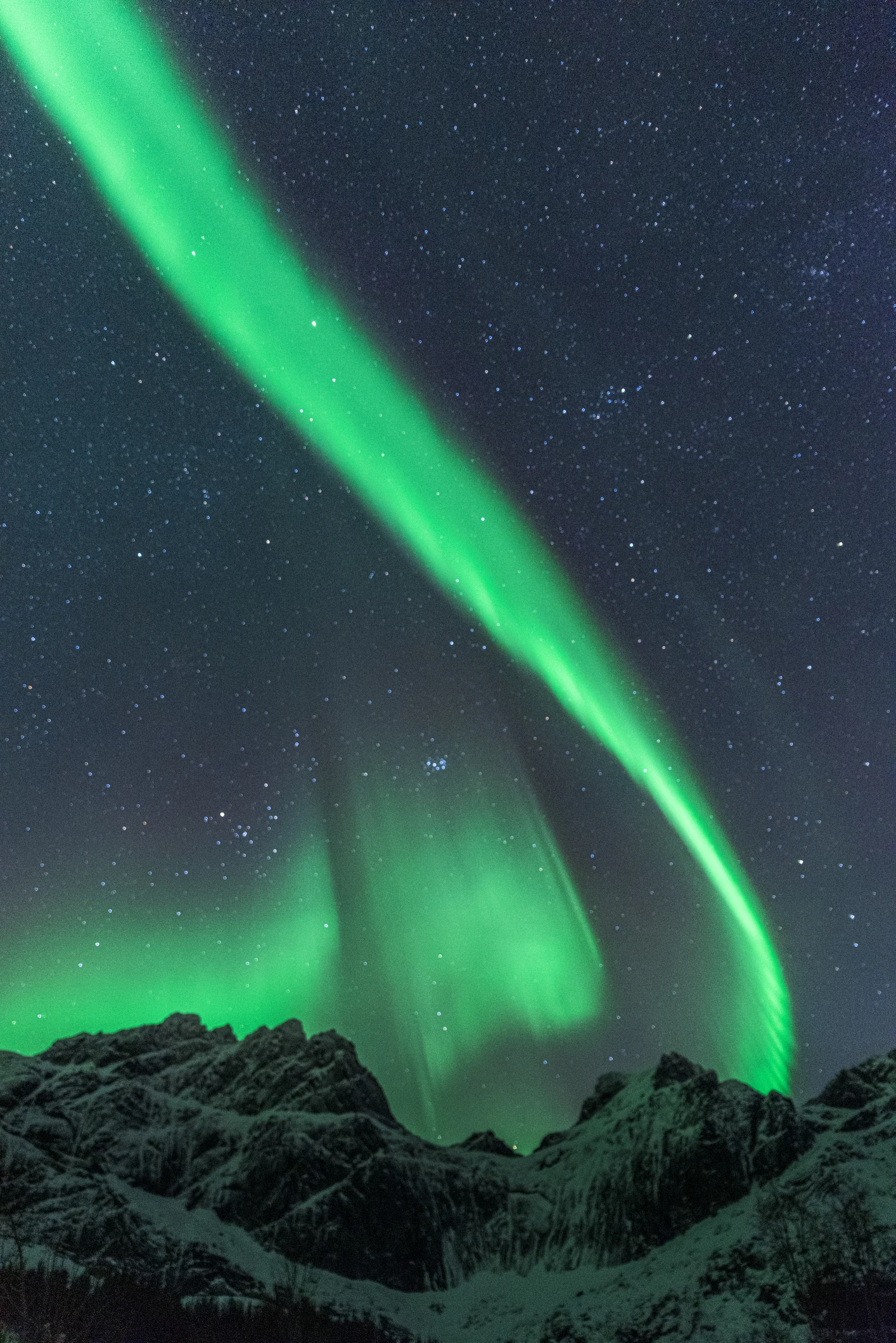 Erupção solar de grau máximo produz show de luzes na atmosfera da Terra; veja fotos