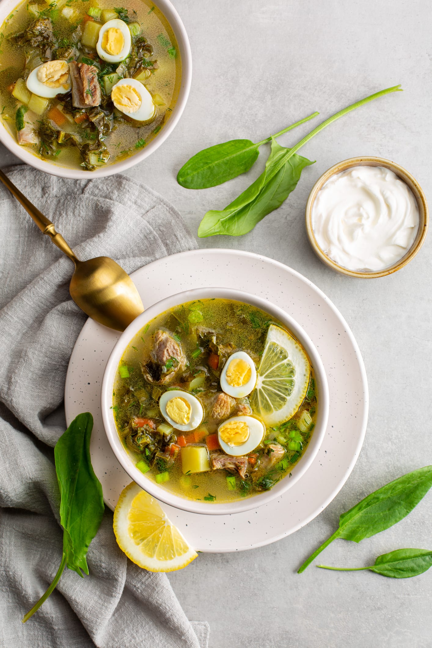 Весняний зелений борщ зі щавлем і яйцями: рецепт спогаду з дитинства