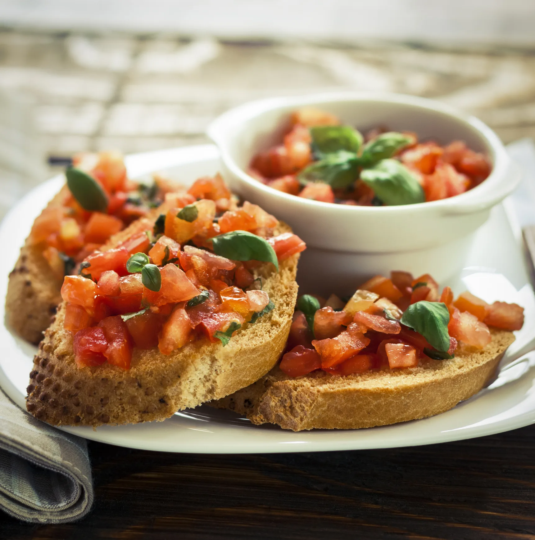 ¿Buscas entradas para tu reunión? Prepara unas ricas bruschettas italianas con esta receta