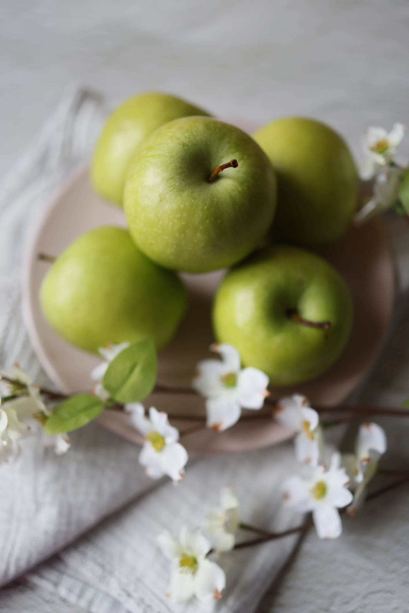 أيهما أكثر فائدة لجسم الإنسان.. التفاح الأخضر أم الأحمر؟..