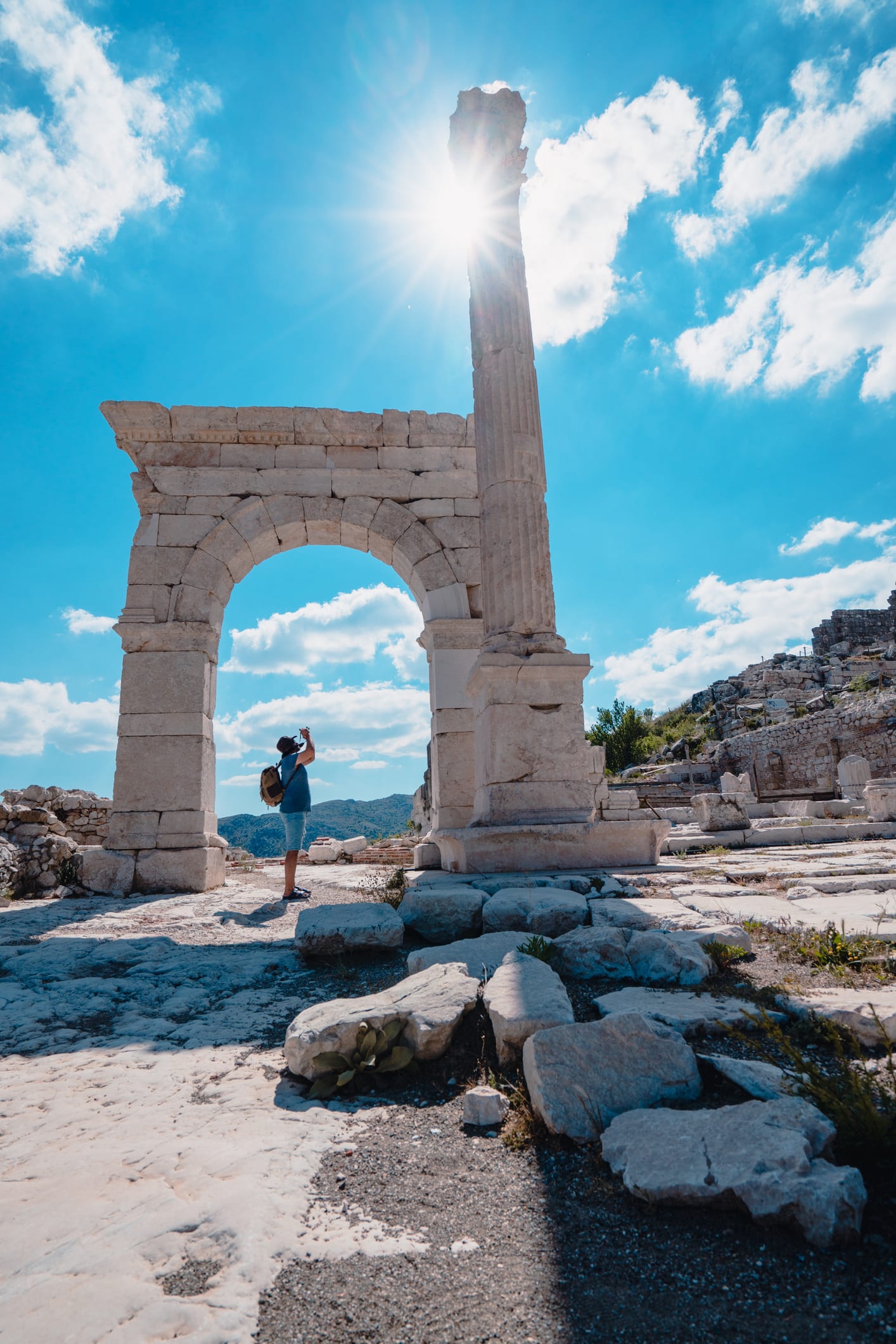 Athens còn được biết đến với biệt danh nào?