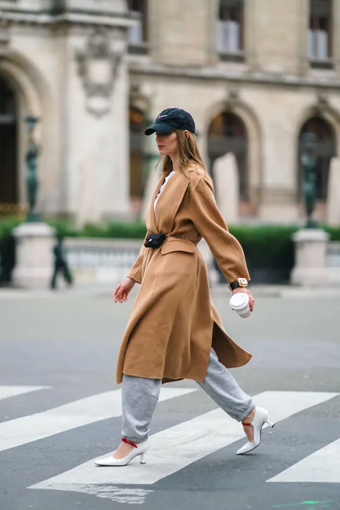 Capi di tendenza per l’Autunno/Inverno 2022-2023: tubini neri, mini gonne e canotte sono un must