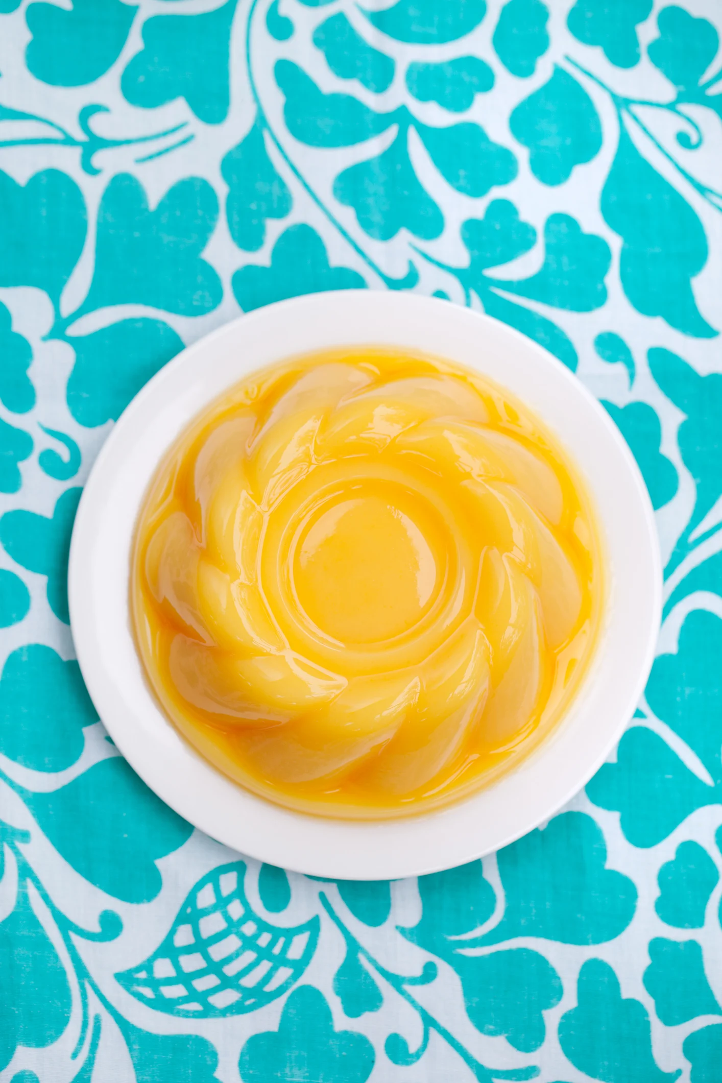 Prepara una gelatina de mango con fruta natural, queda deliciosa