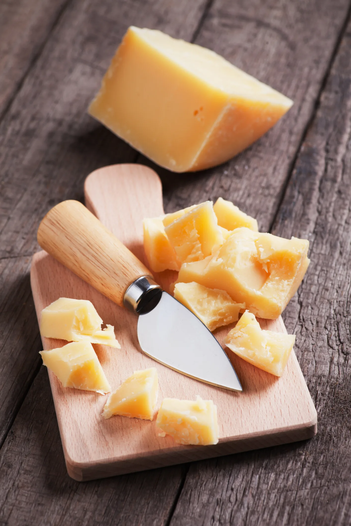 Cómo hacer ‘palomitas’ de queso Grana Padano, un snack sencillo para triunfar este verano